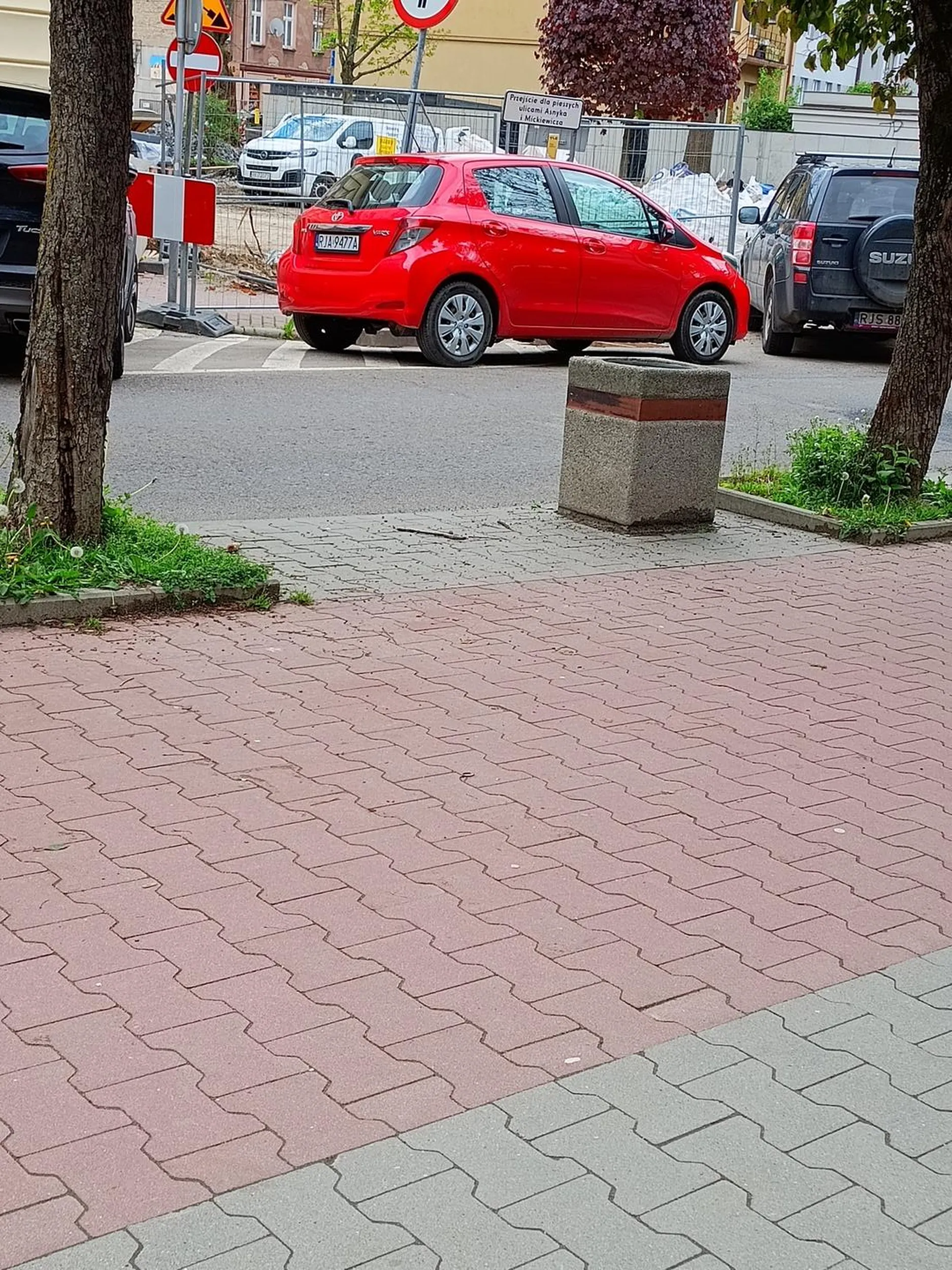 Parkowanie w miejscu budowy gratulacje pomysłu !