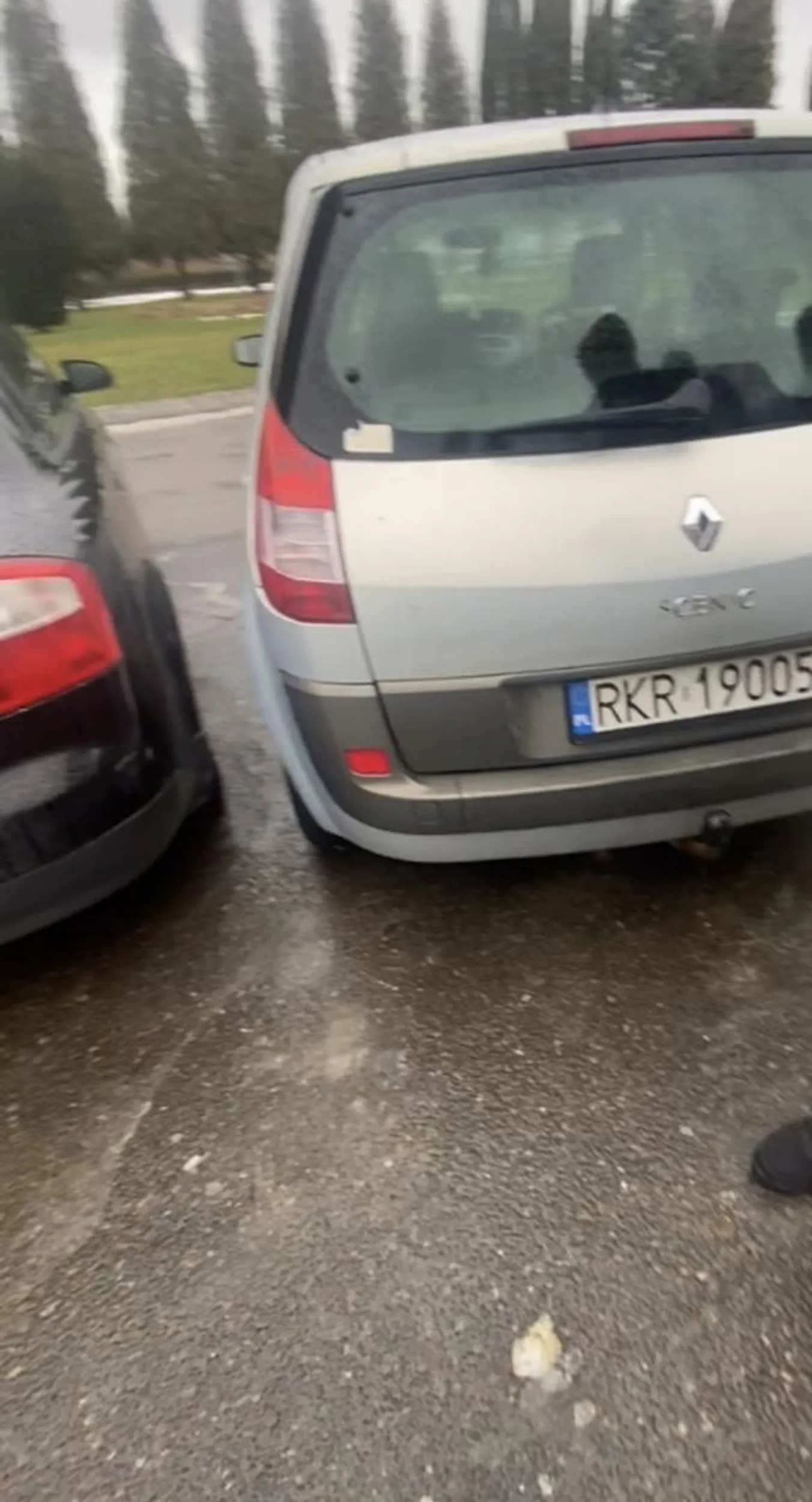 Ma zagrożenie z matematyki i sam jest zagrożeniem w ruchu drogowym parkować nie potrafi !