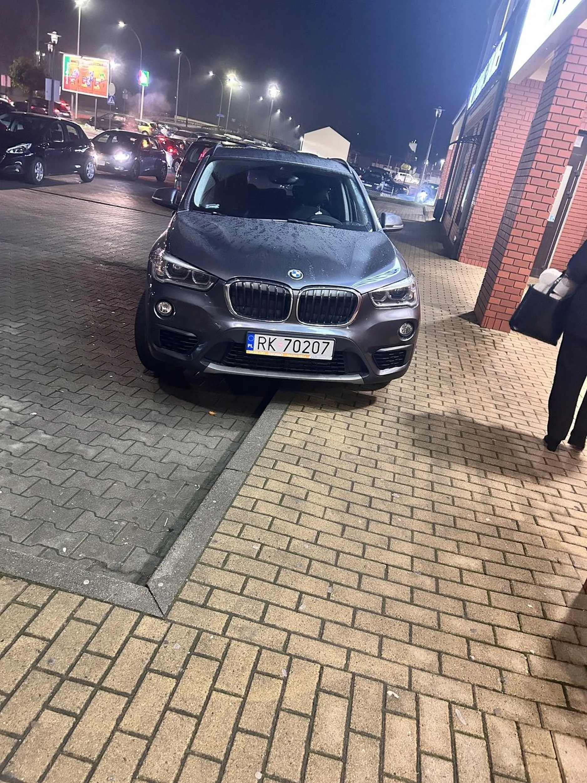 mistrz parkowania pod action w krośnie