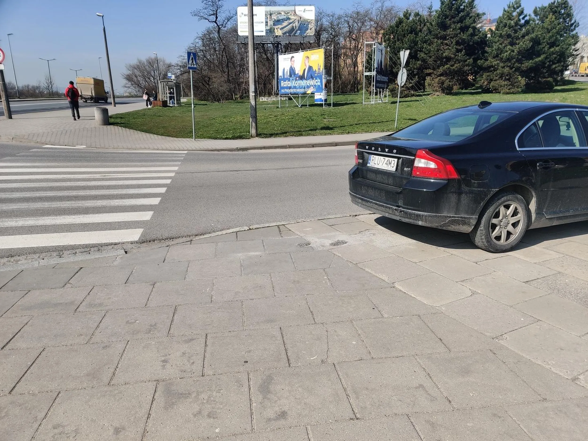 Parkowanie za blisko przejścia dla pieszych.