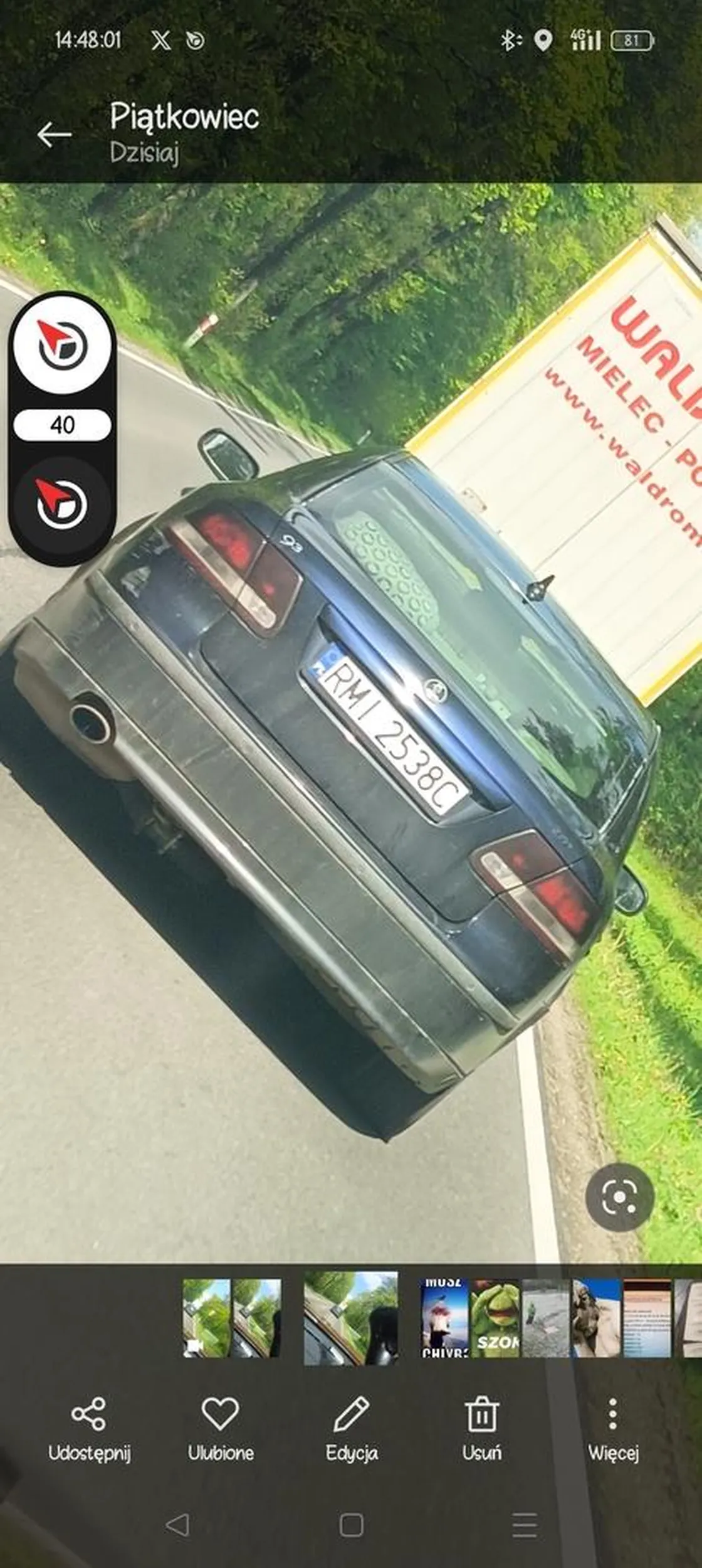 Dojeżdża do pojazdu poprzedzajacego, gwałtownie hamuje narażając kierującego za sama również na natychmiastowe hamowanie i gwałtowne. A następnie przyśpiesza i szybko zbliża się do pojazdu poprzedzajacego.