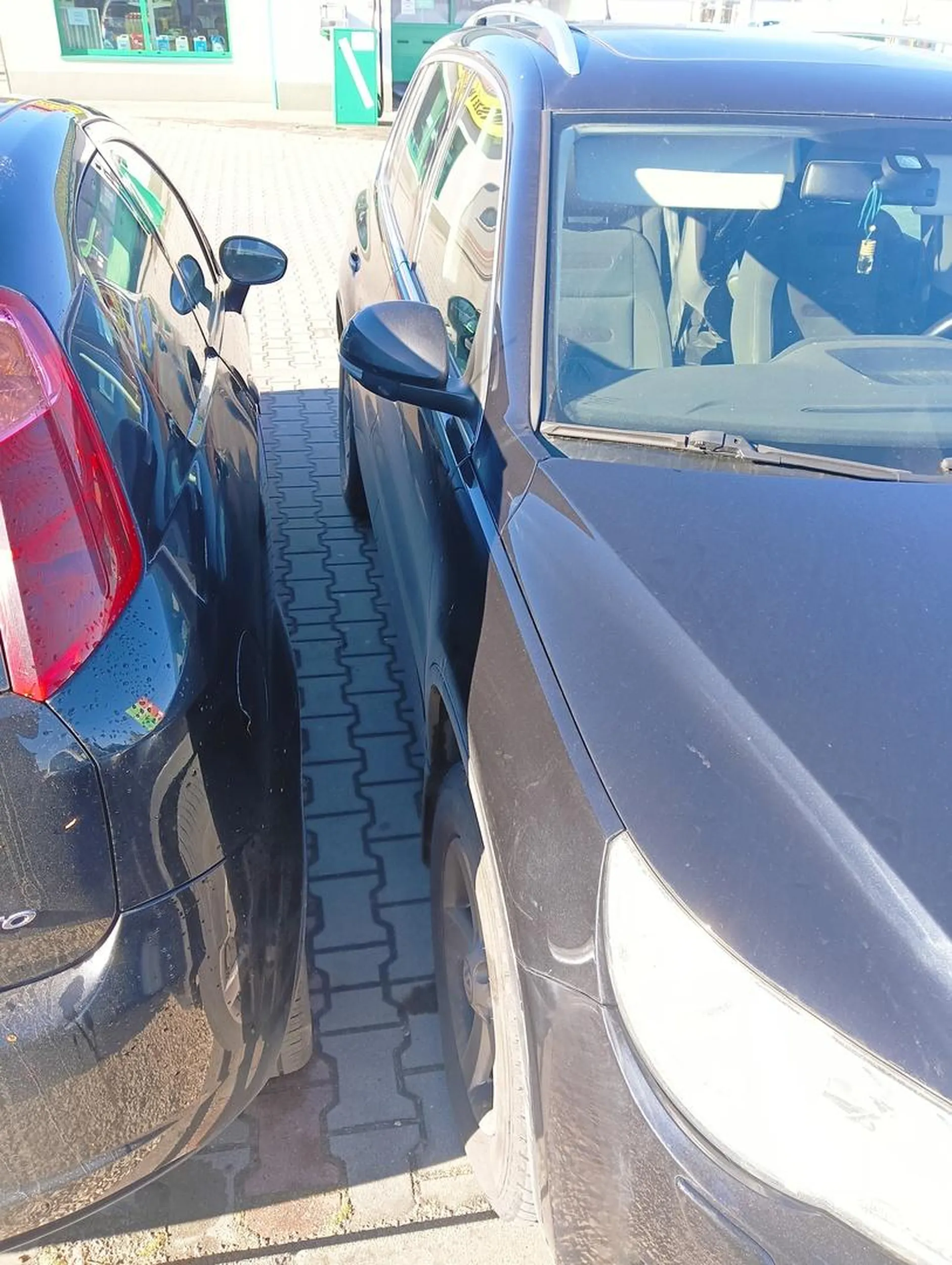 Naucz się parkowac bo ewidentnie co nie wychodzi typowy kierowca volkswagena