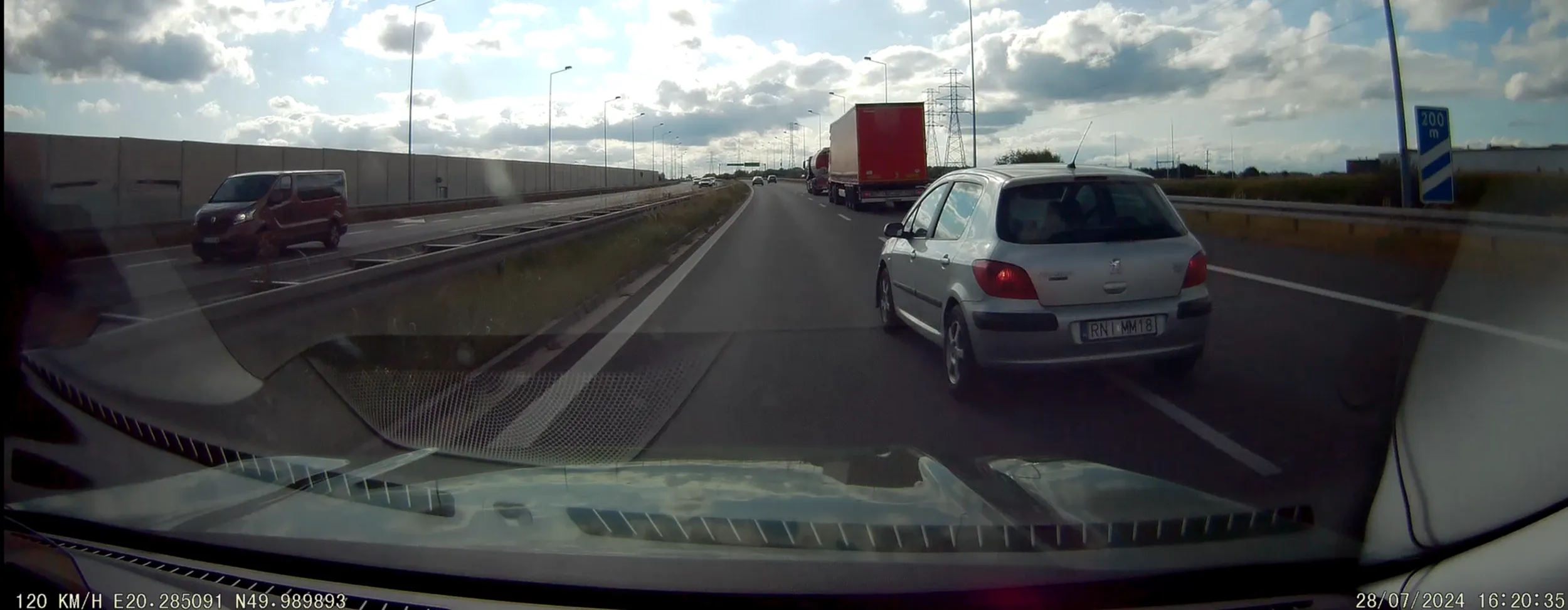 Próbował zabić mnie i moją rodzinę.