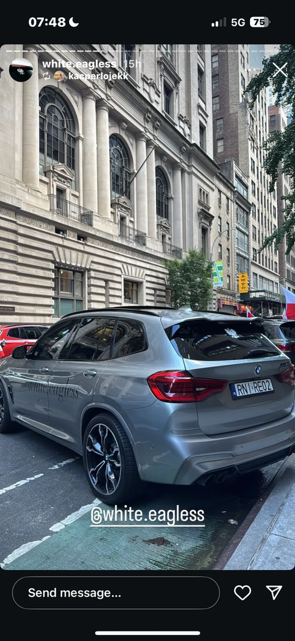 lata bokiem na amerykanskim parkingu publicznym bardzo nie ladnie