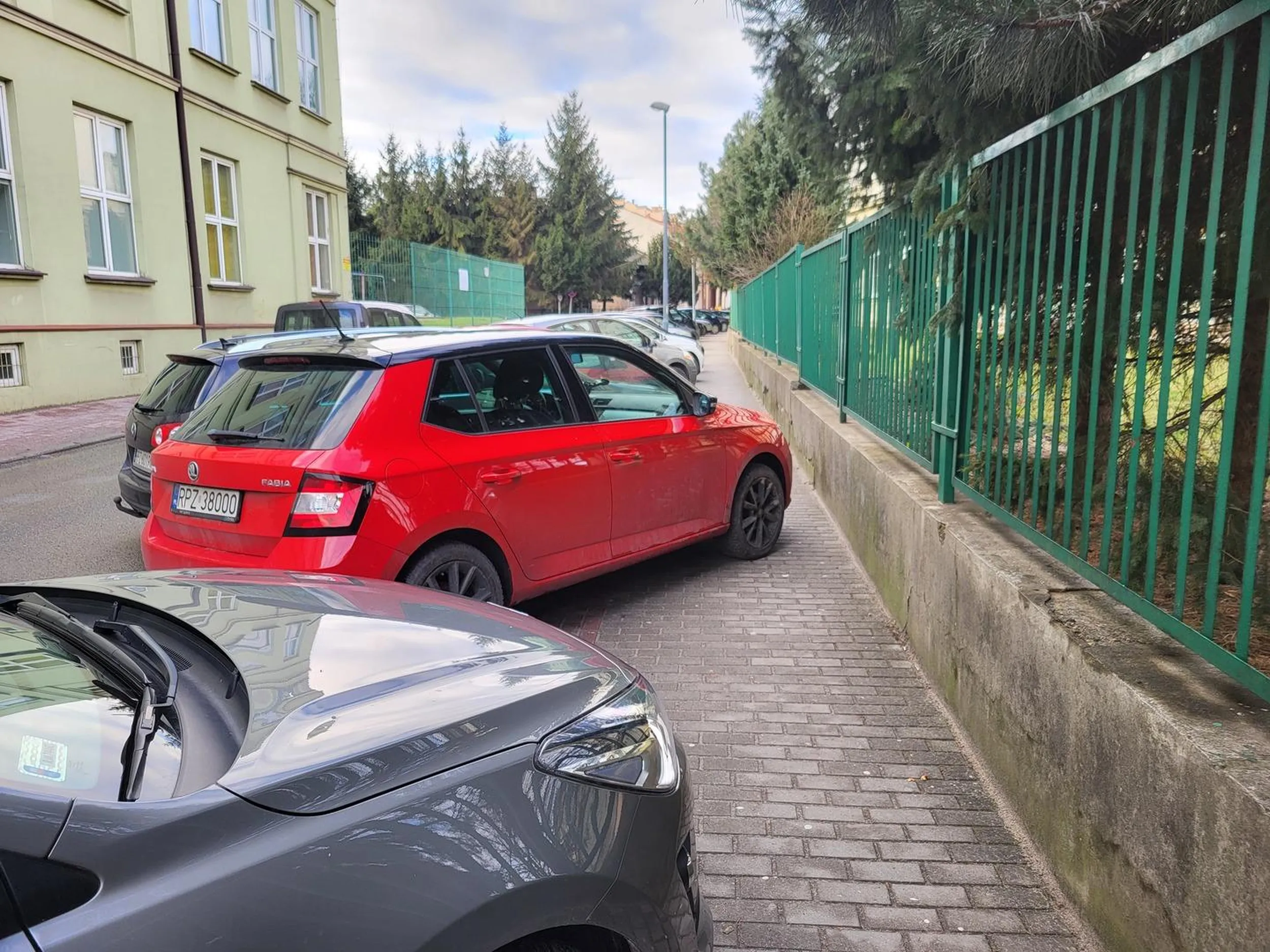 ah te RPZ... naucz się parkować :))