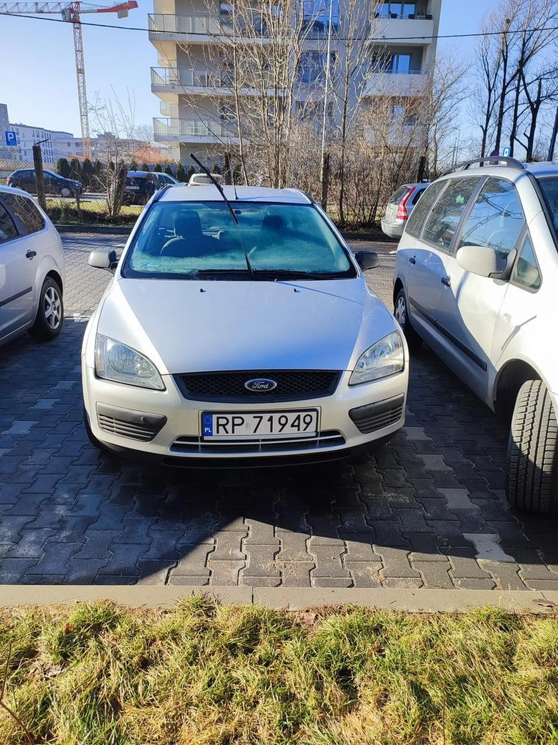 Proszę usunąć swój pojazd z prywatnego miejsca parkingowego.