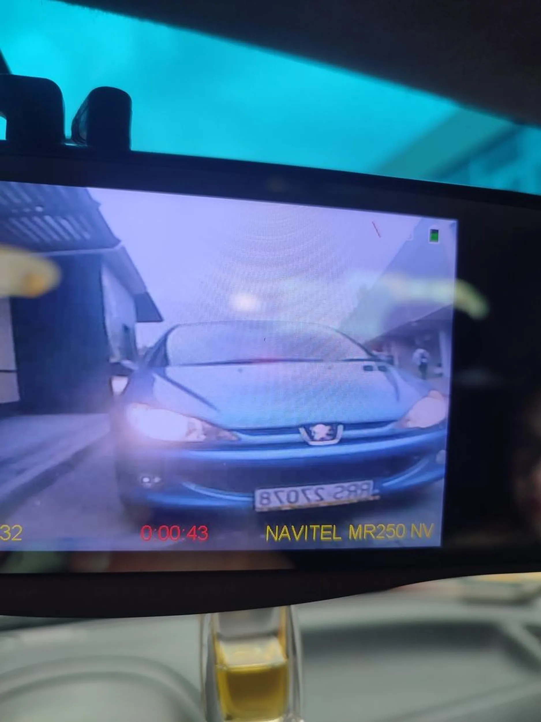 Nie pozdrawiam Pana który się bulwersuje i trąbi na mnie który czeka aż pieszy przejdzie przez przejście