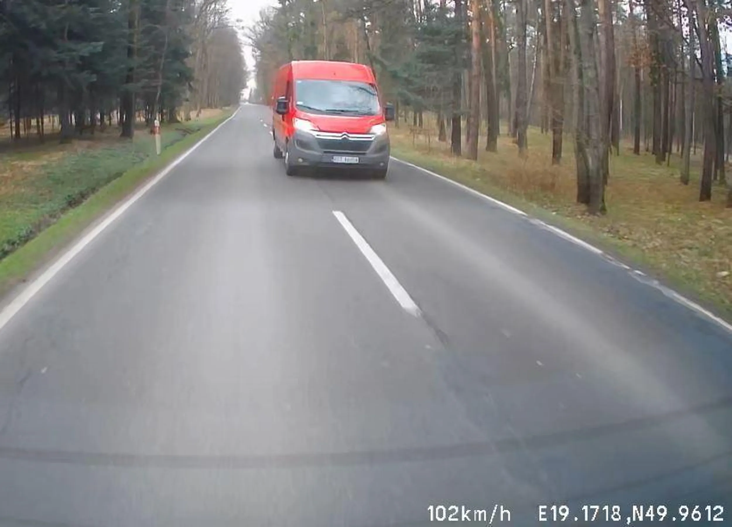 wyprzedzić auto jadące 100 żeby po chwili skręcić. mistrz....