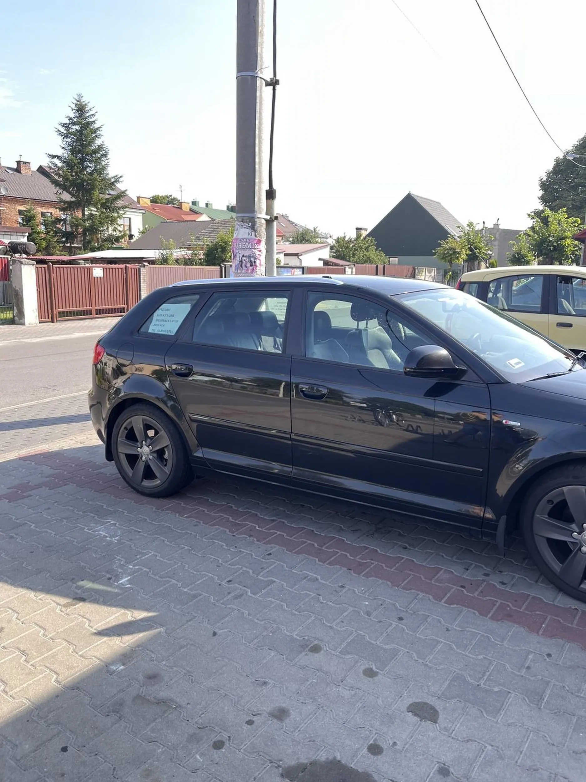 arogancki kierowca sprzedaje gruza i cwaniakuje