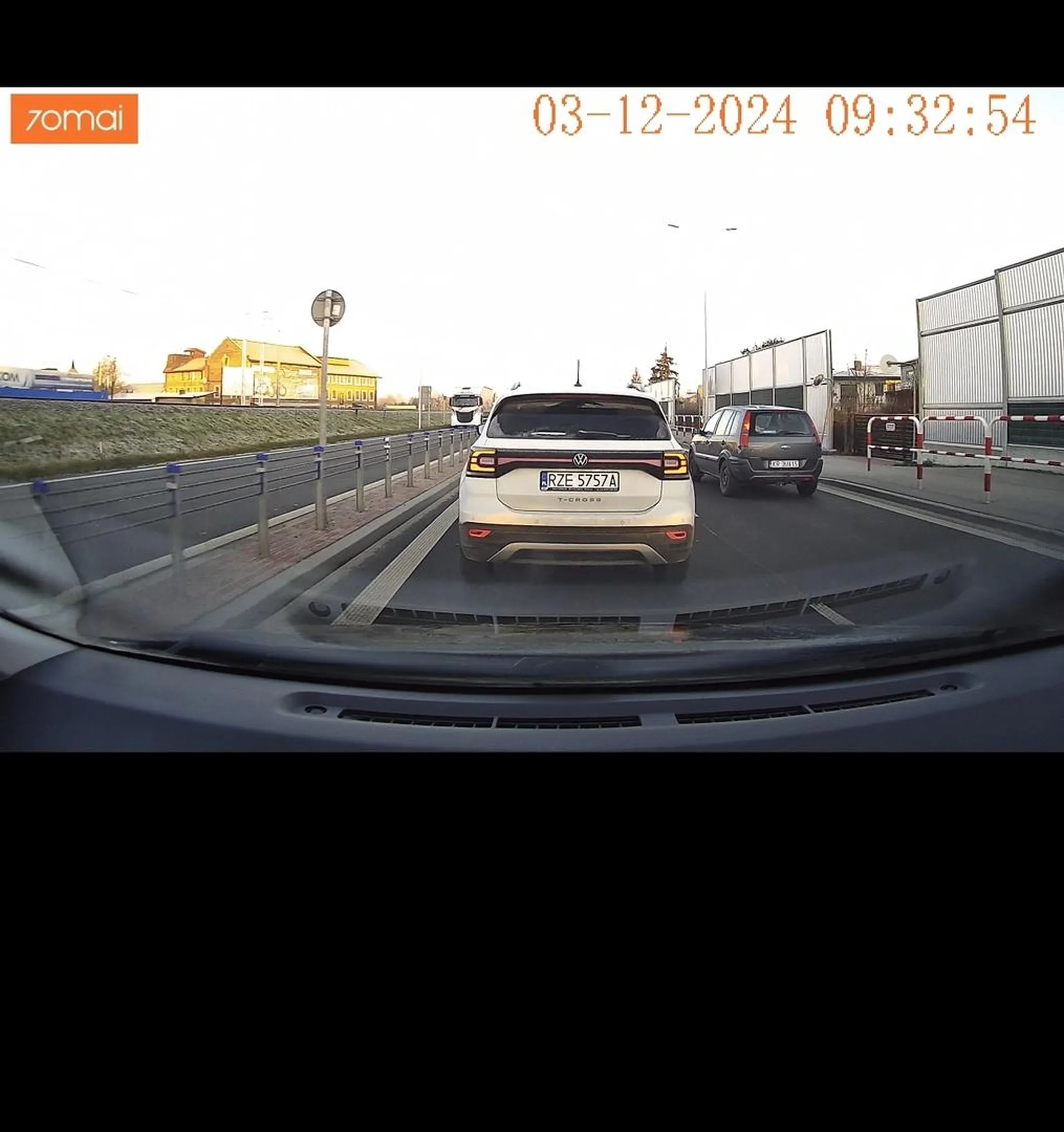 Jedziesz sobie spokojnie a tępe babsko ci się wciska i zmusza do ostrego hamowania