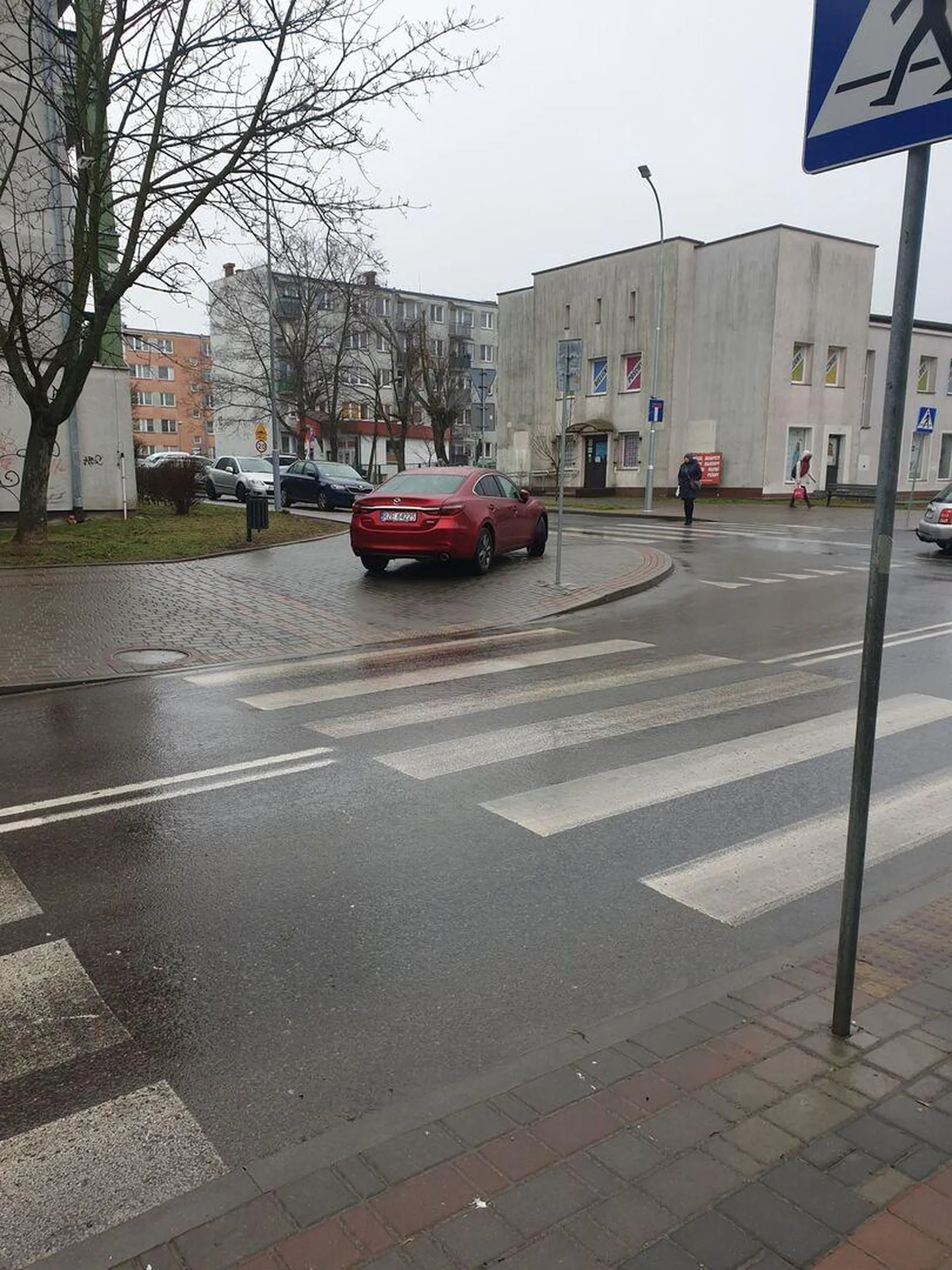 Co trzeba mieć we łbie żeby tak parkować. Dwa przejścia dla pieszych.