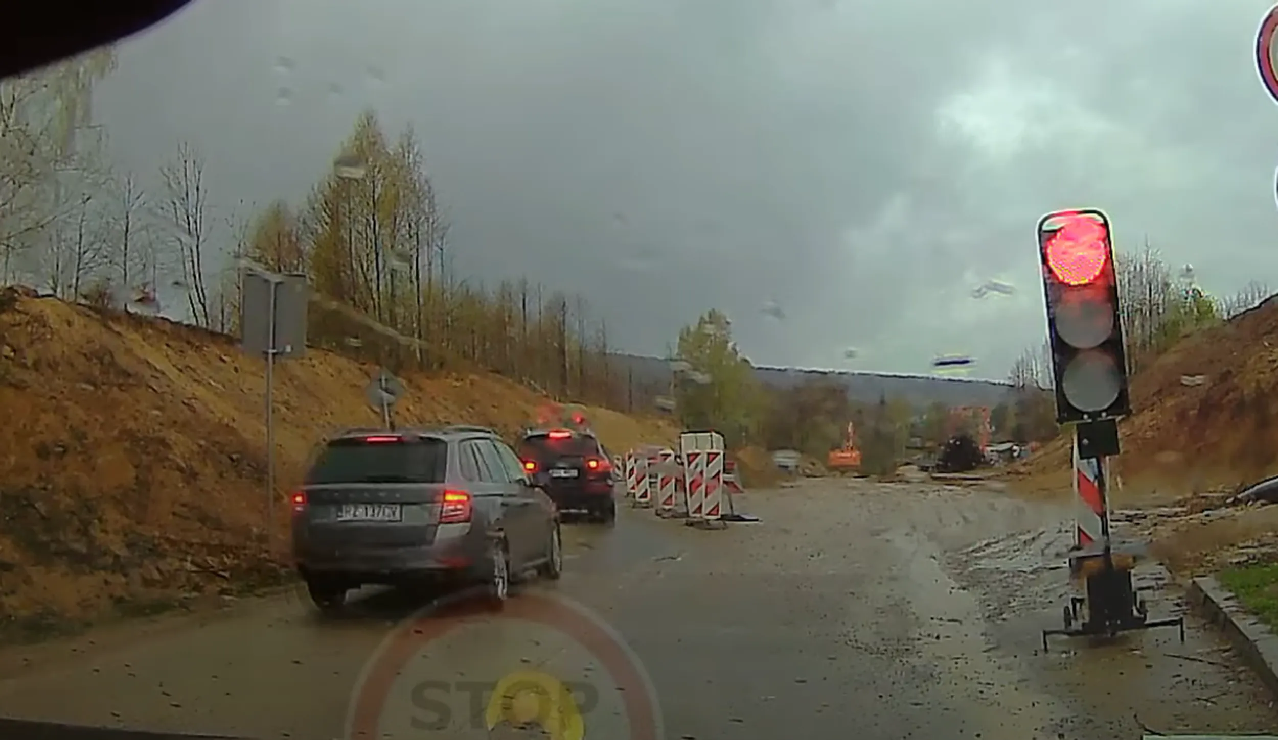 Typowy skodziaż. Jazda na czerwonym.