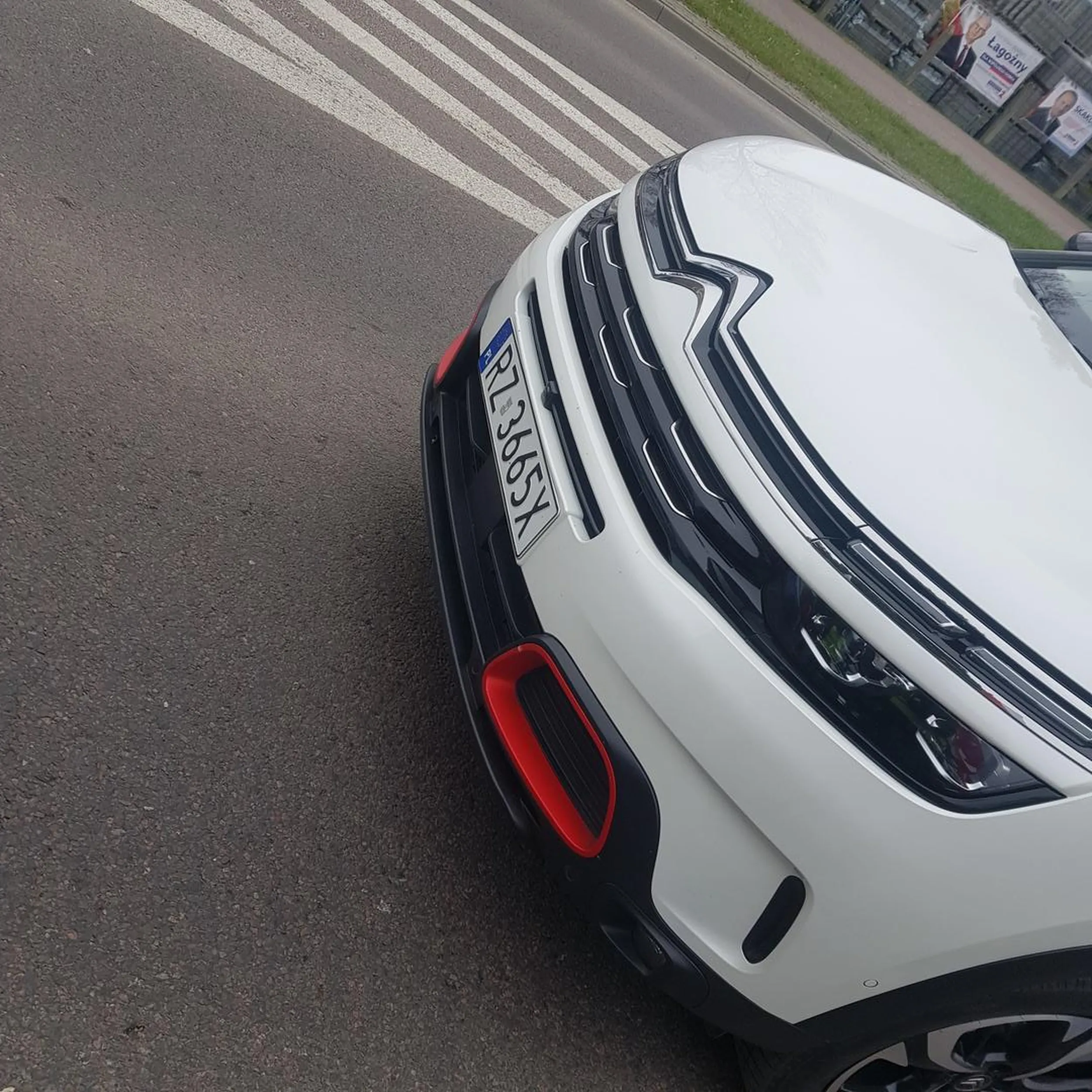 Jazda po chodniku I taranowanie uczestników protestu kawał sk...... I reszta dziada cwaniak nad cwaniaki ??? dostał nagrodę pocieszenia od policji I odznakę aż był wzruszony z otrzymanego prezentu