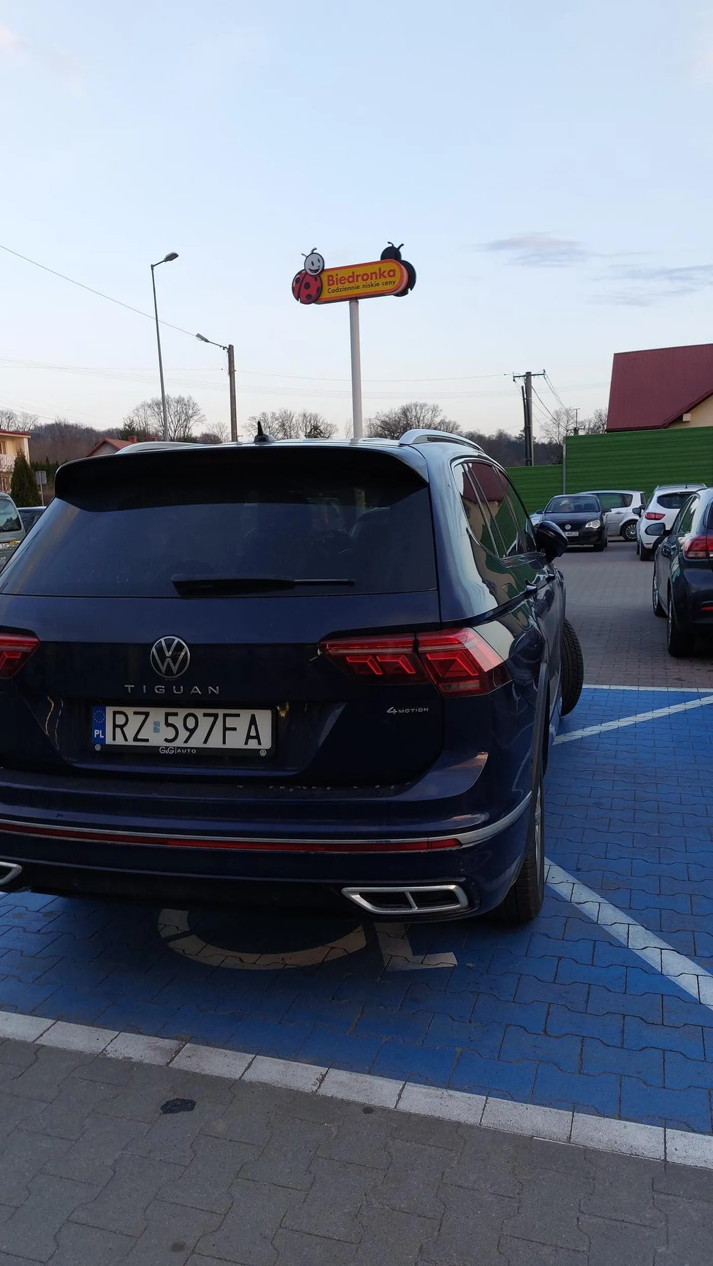 Skoro stać Cię na Volkswagena, to stać Cię na mandat, za parkowanie na miejscu dla osob niepełnosprawnych, tak?