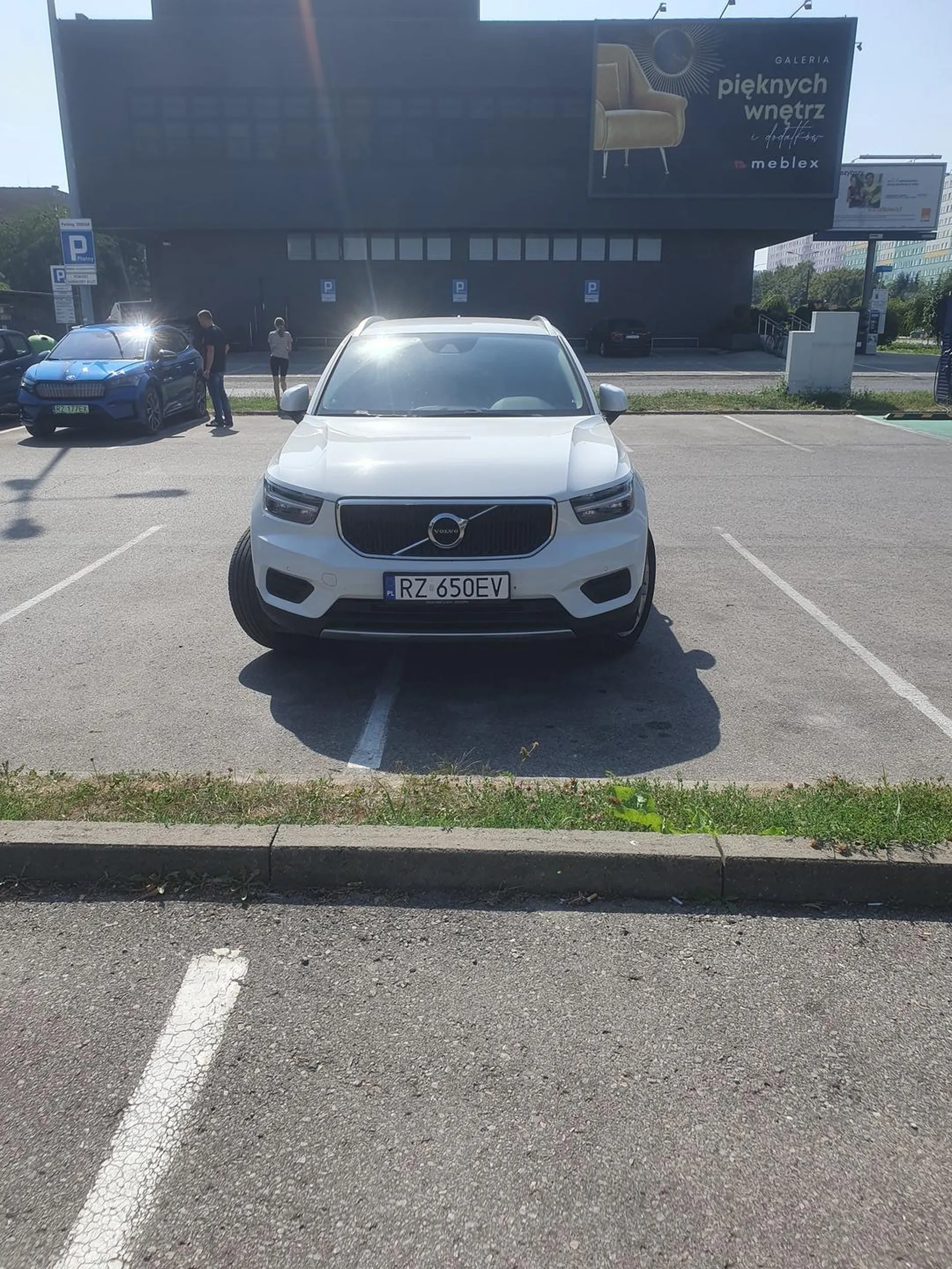 Parkuje na dwa miejsca