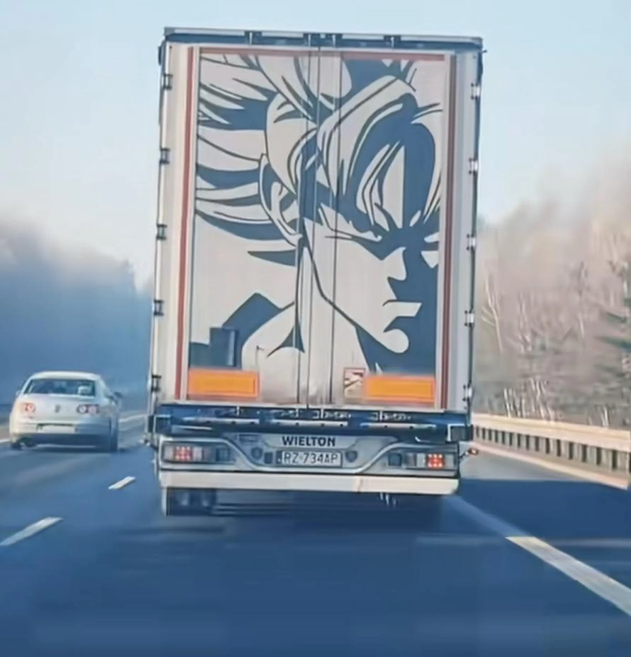 Fajna przyczepa z Goku