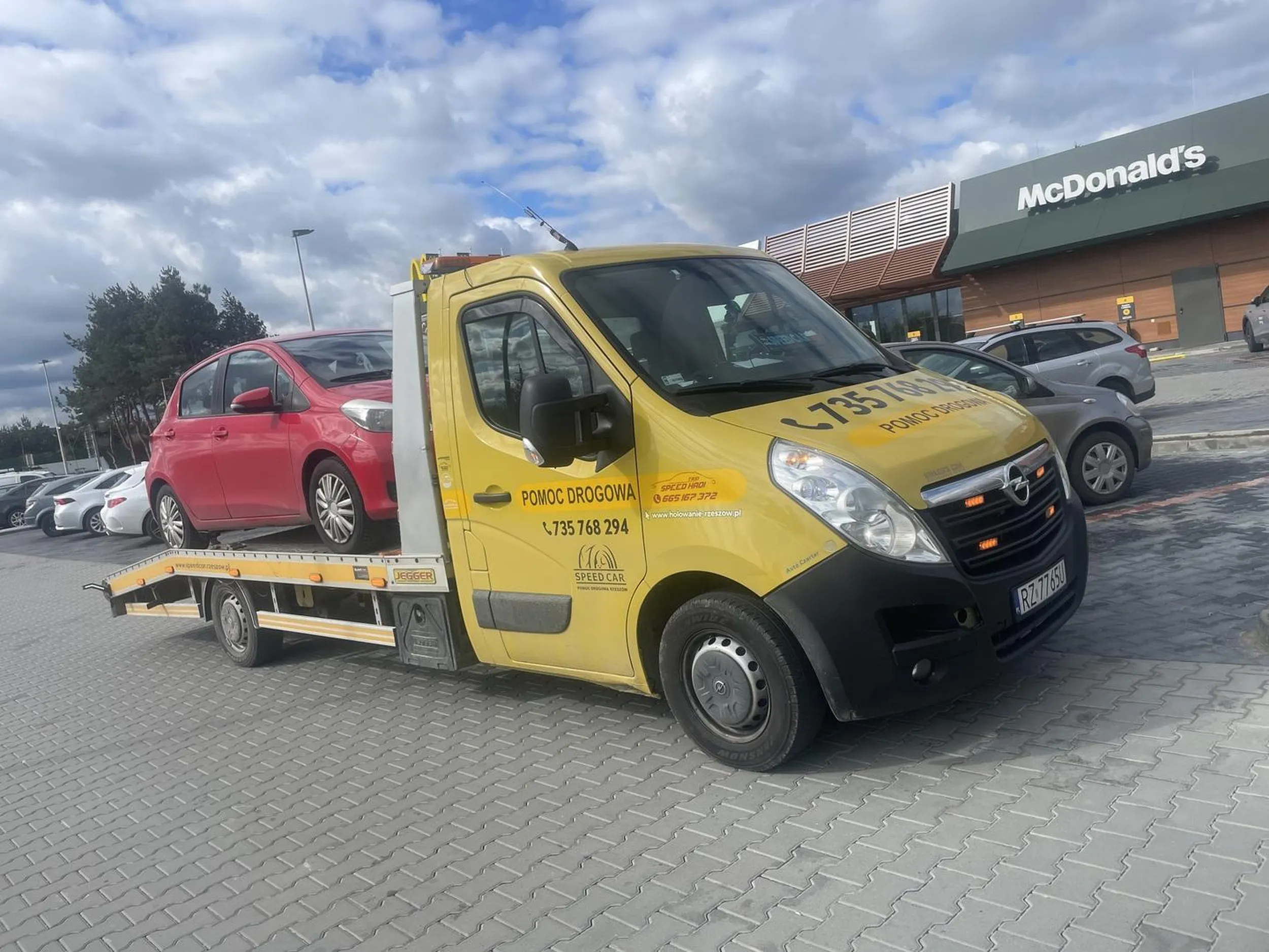 Bardzo pomocny pan laweciarz