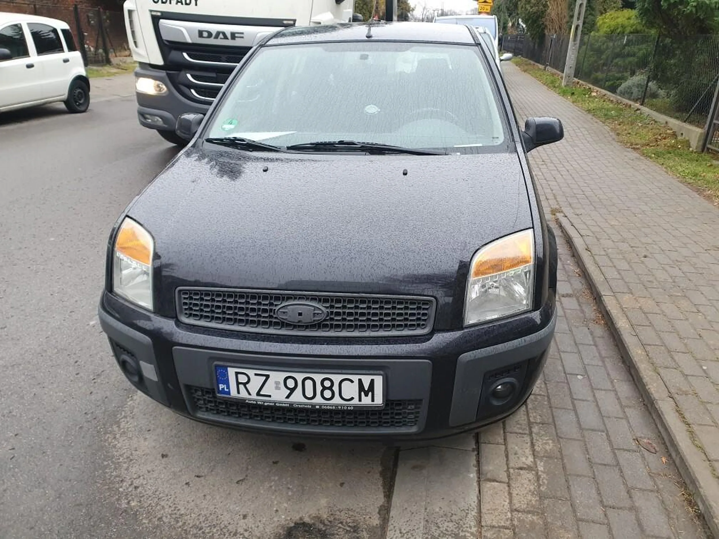 Cymbał staje na środku wjazdu przez co blokuje wyjazd z budowy Masakra