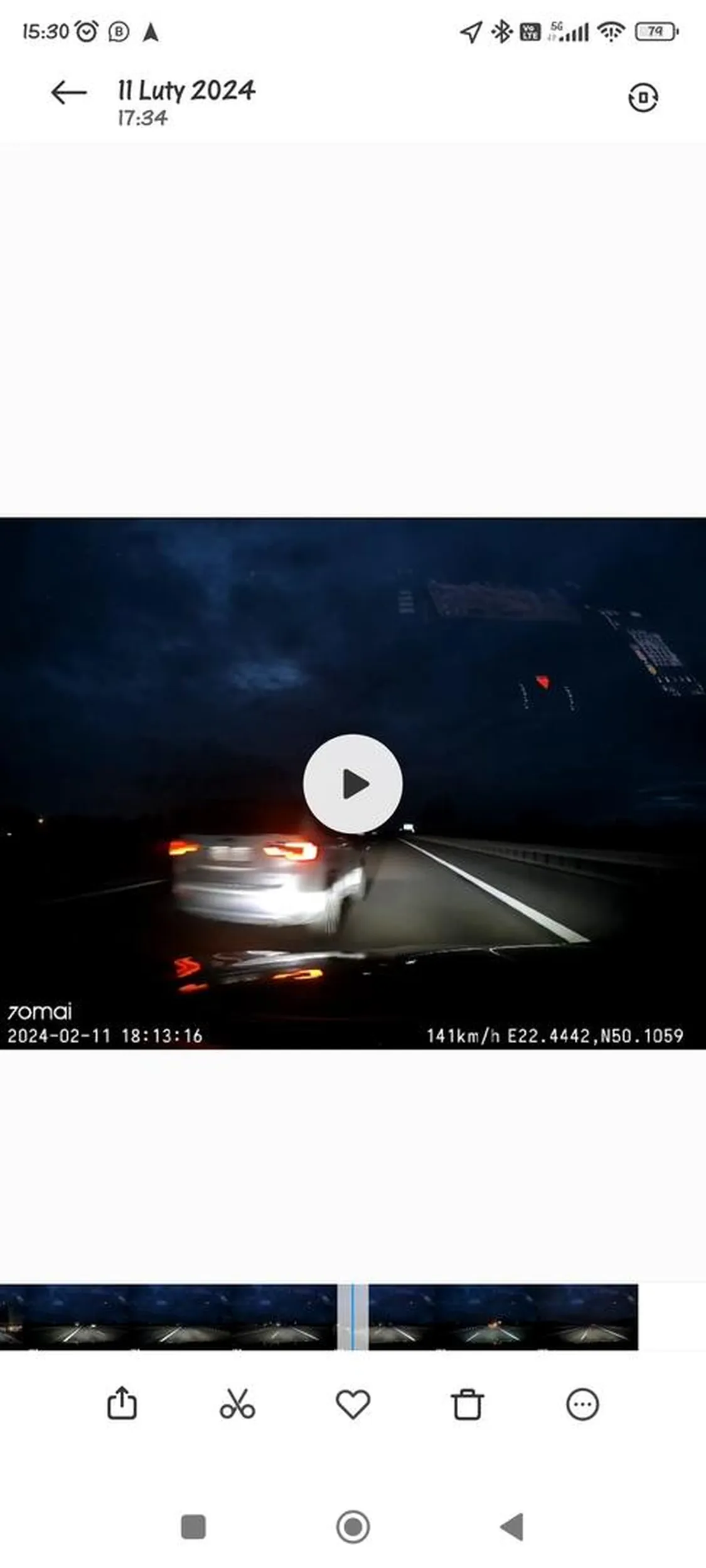 Zajeżdżanie drogi, hamowanie przed maską bez powodu. Świr