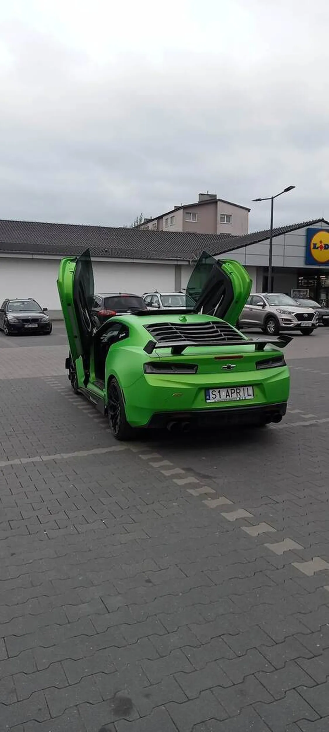 Fajny ziomek z niego dał usiąść ,przygazować i porobić foty furze ??