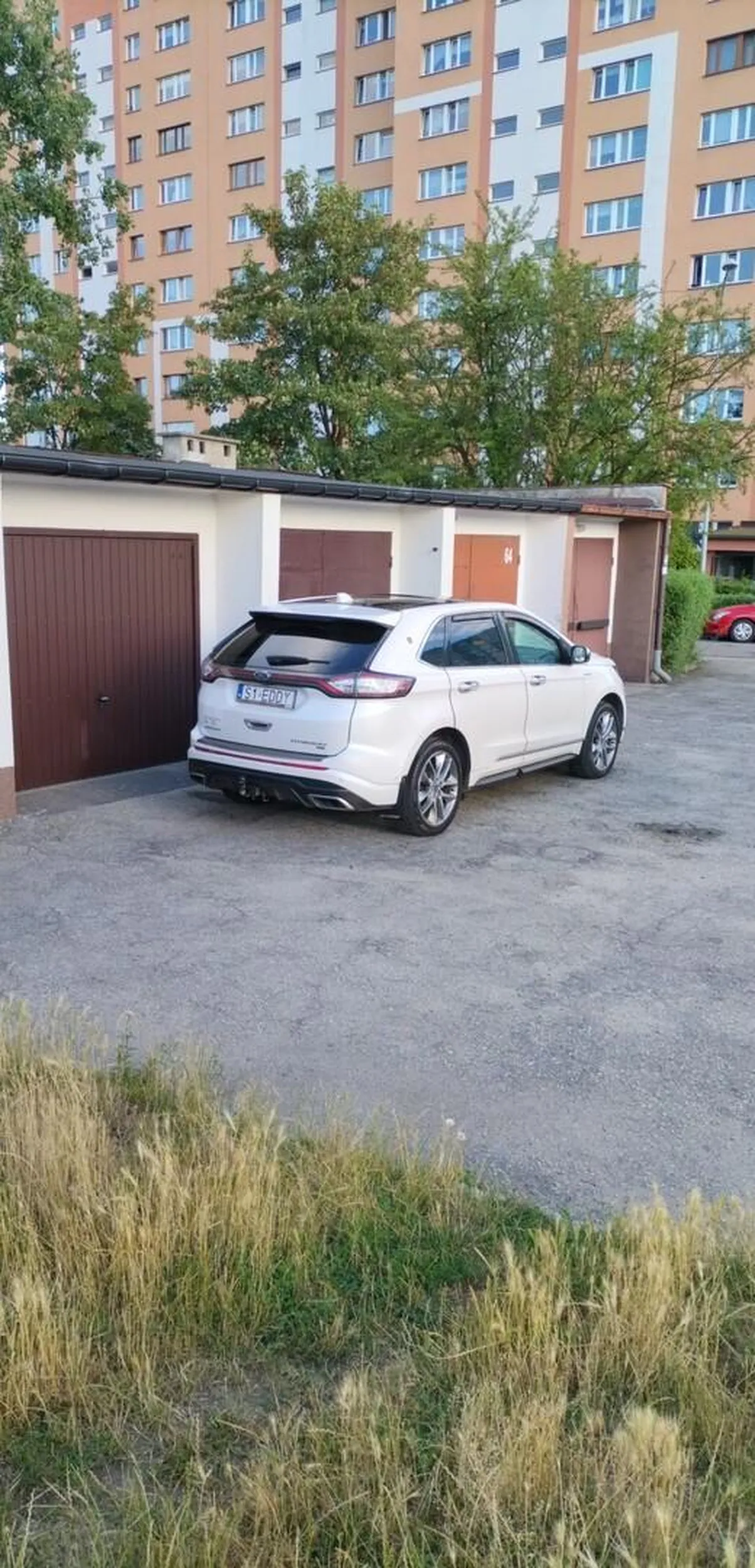 Nie ma to jak zastawić 3 garaże xD