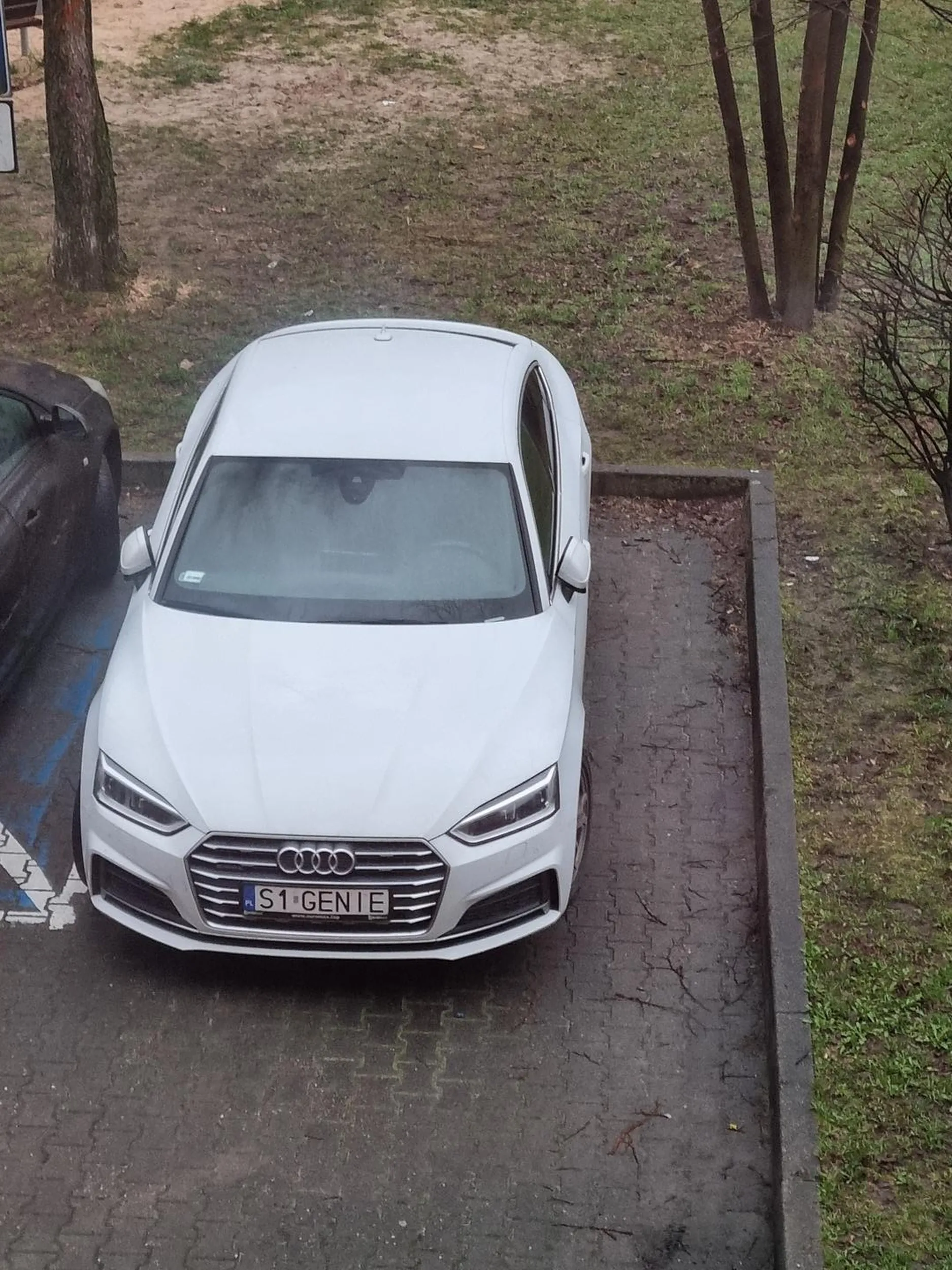 Za blisko krawężnika... uważaj lepiej