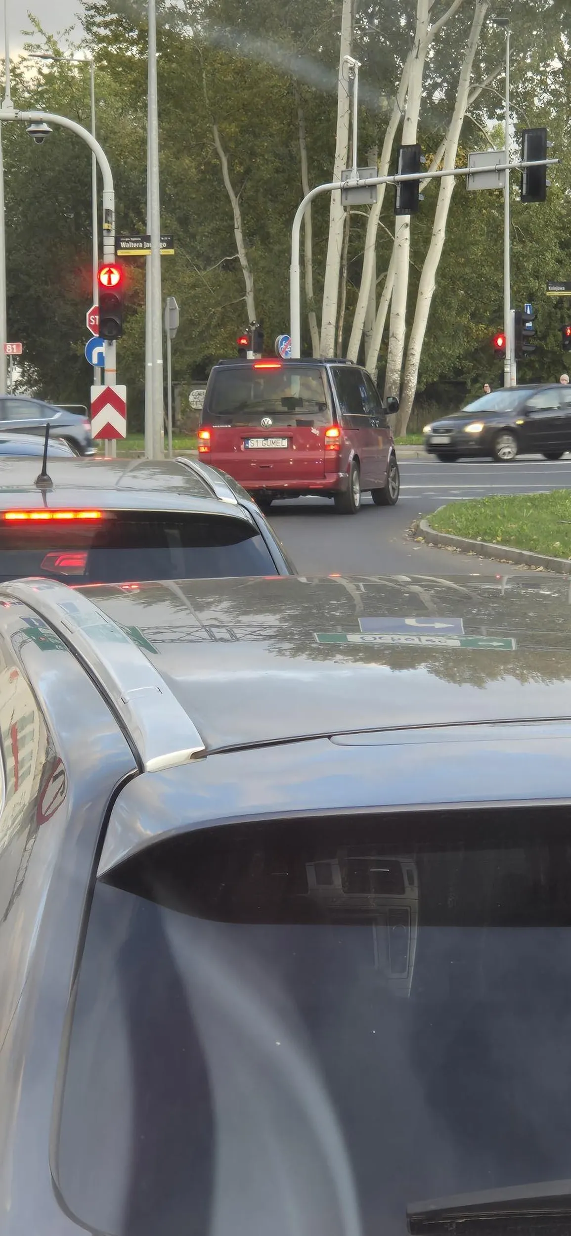 Bardzo nerwowy kierowca. Gbur i cham. Próbuję wymusić kolizję.