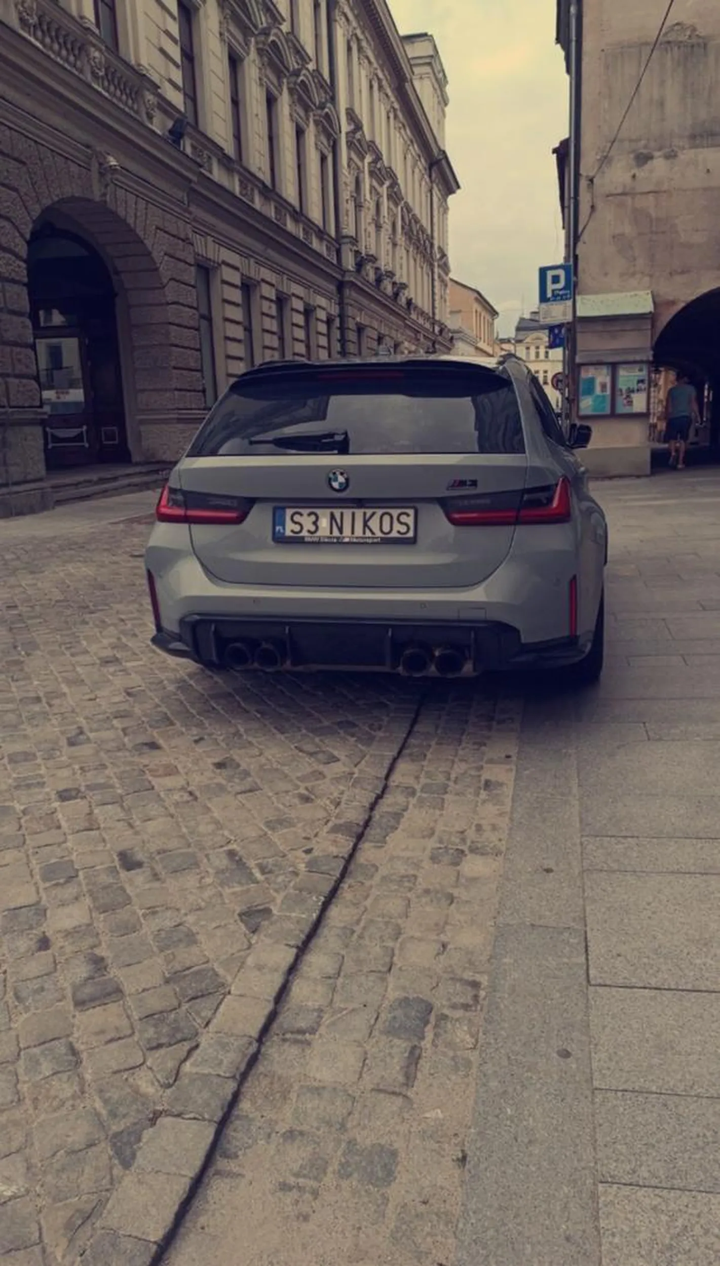 Dorąbany samochód, pozdrawiam