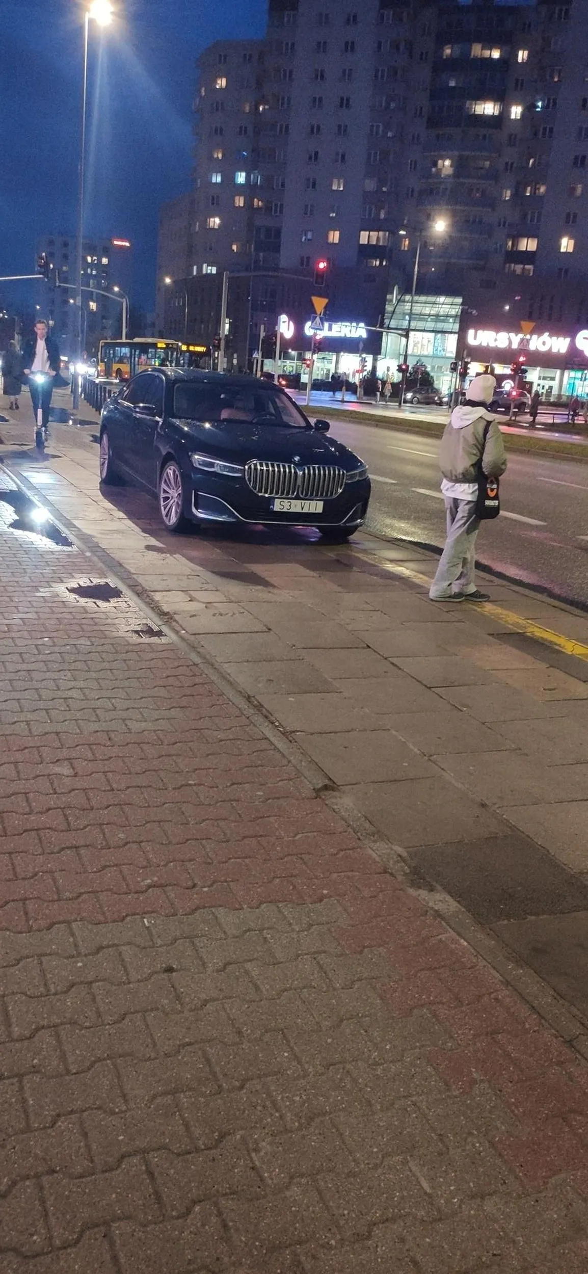 Zastawia przystanki.