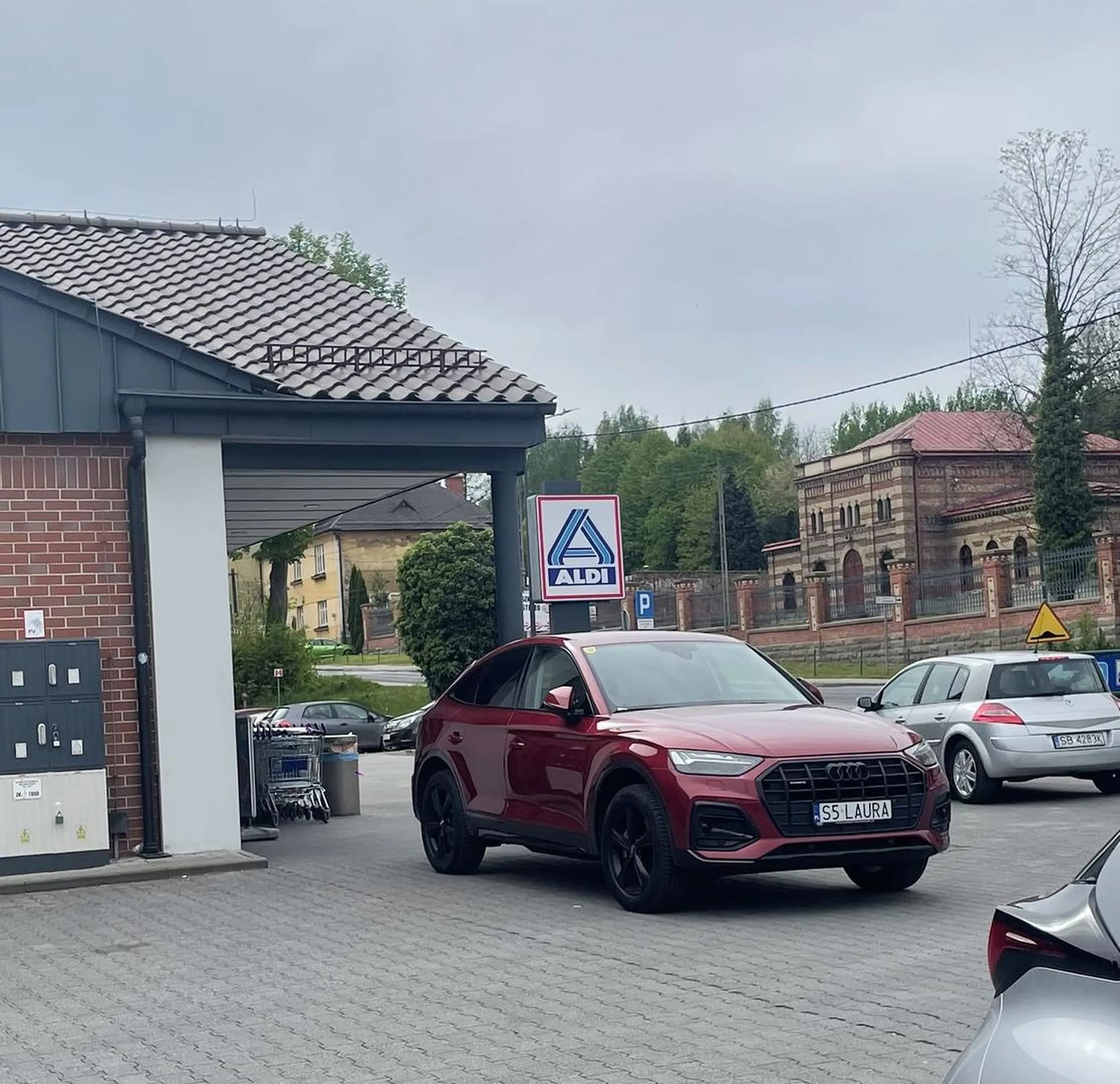 Szkoda, że nie wjechałaś do środka sklepu…