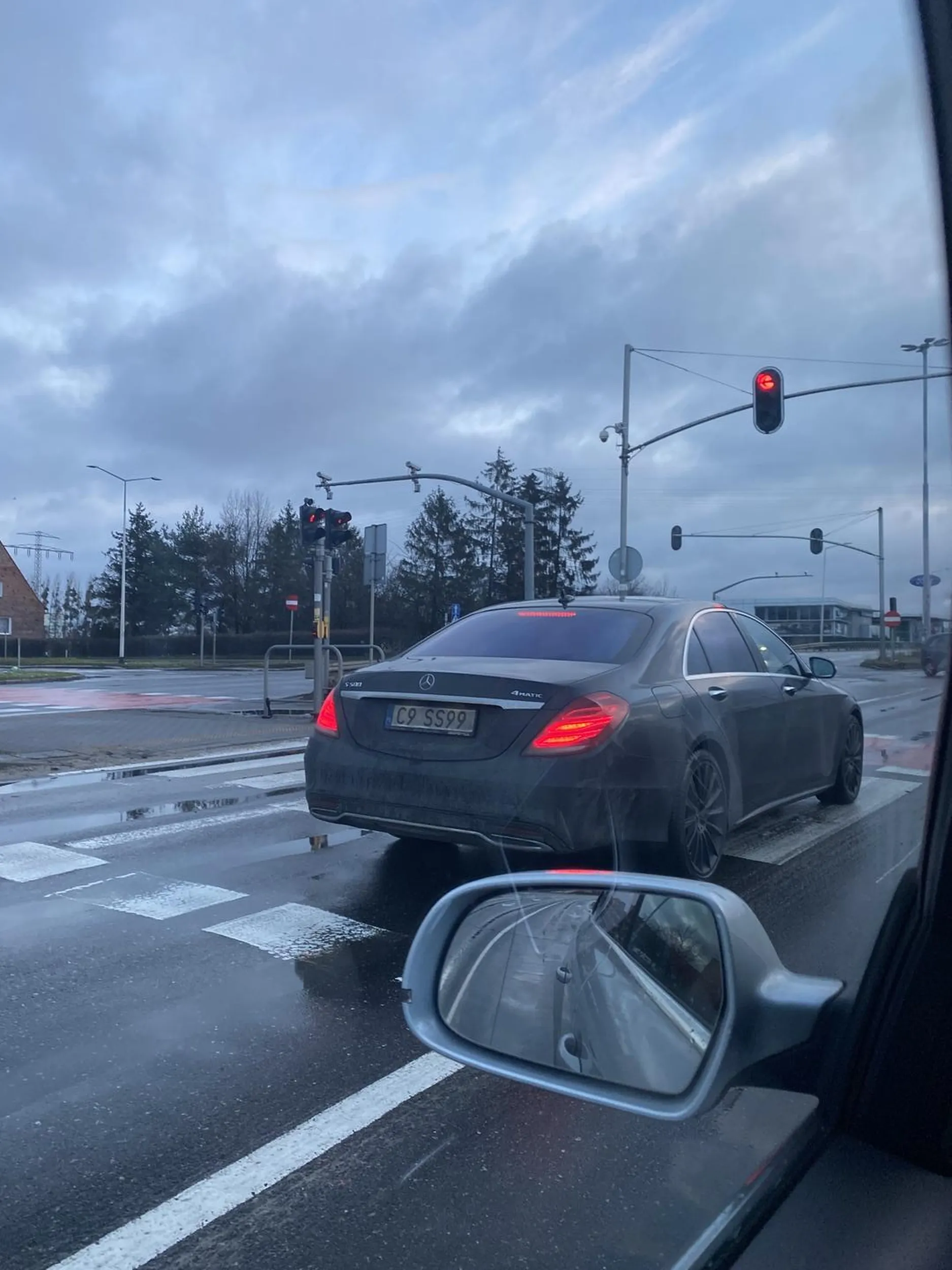 Chłop niecierpliwy musi wjechać nawet na pady byle był bliżej odjazdu