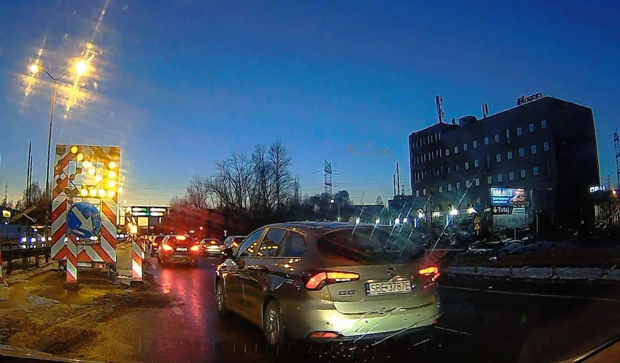 Jazda na suwak przewyższa umiejętności i pojmowanie tego gorola, dziadka we Fiacie.