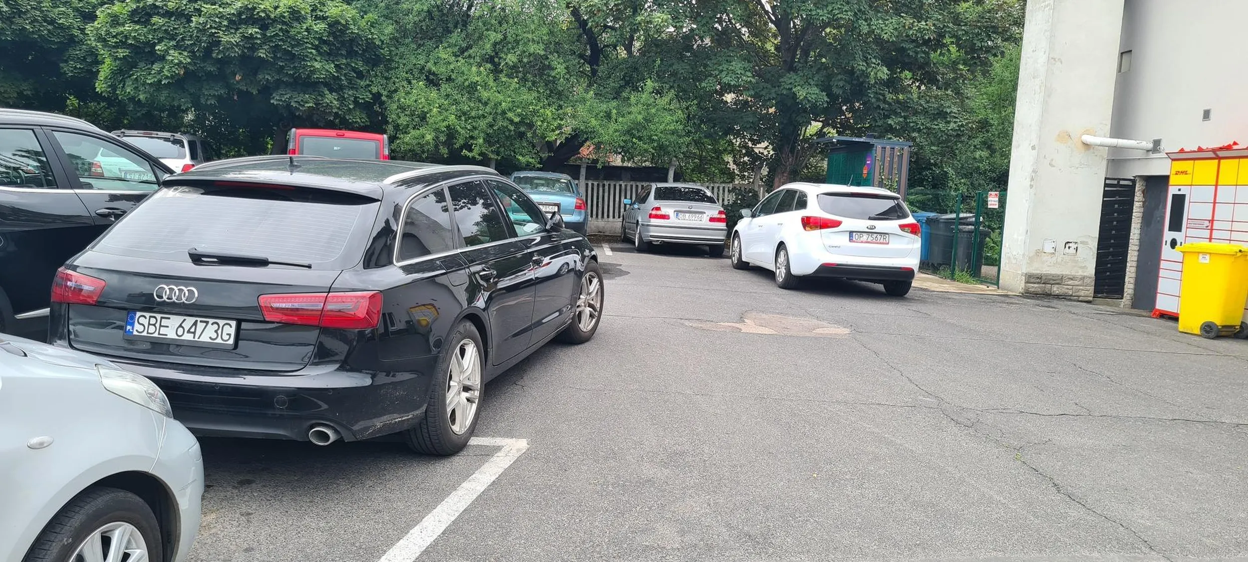 Gdzie typie masz tam wyznaczone miejsce do parkowania? Myślenie nie pomogło dlaczego tam nie można parkować?