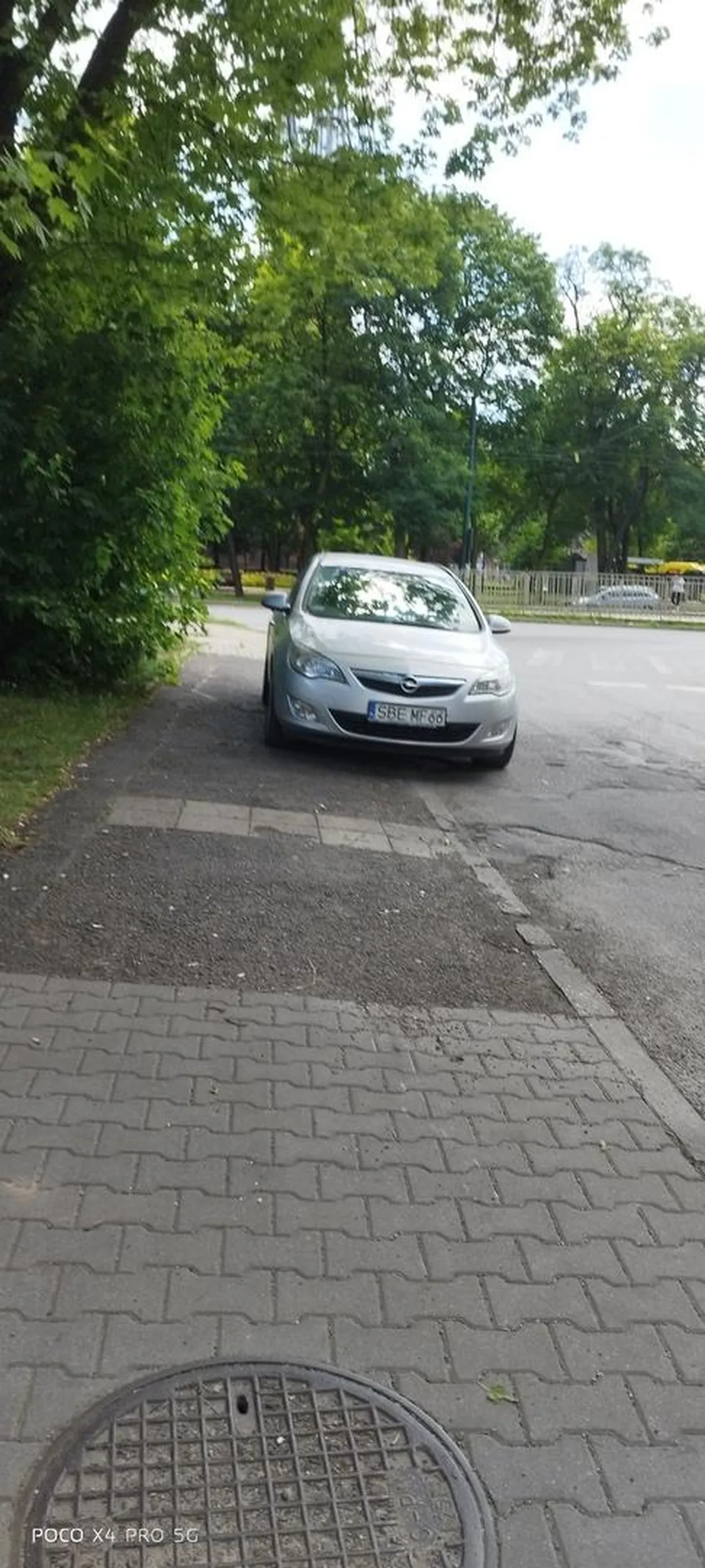 Imbecylz BENDZINA co nie patrzy się na znaki bo to przecież król i władca