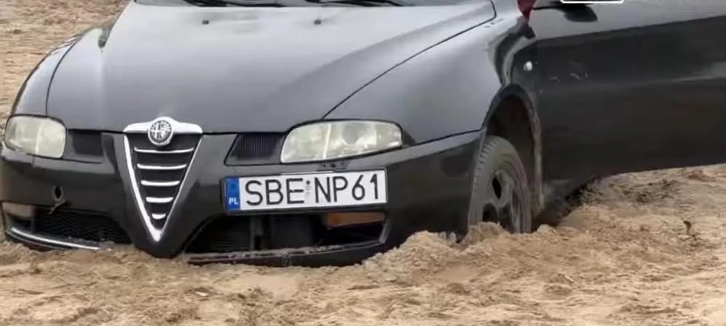 Imbecyl wjechal na plażę Poniatowska w Warszawie.