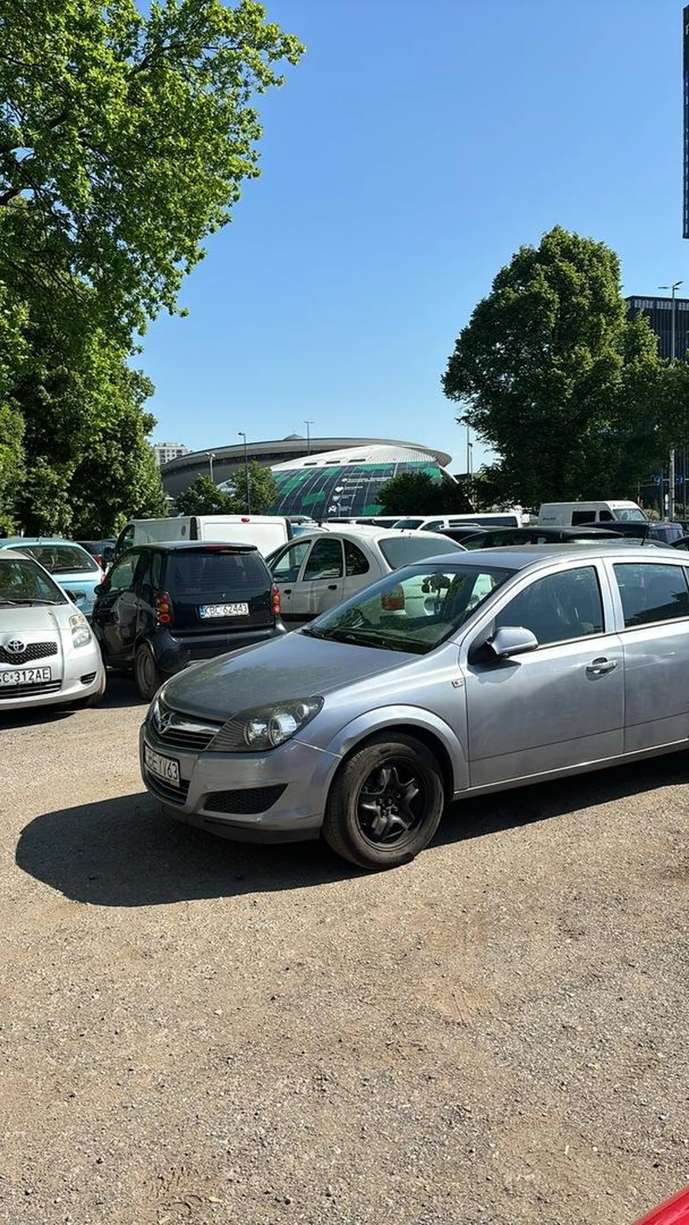 Koelga chyba parkowac nie umie