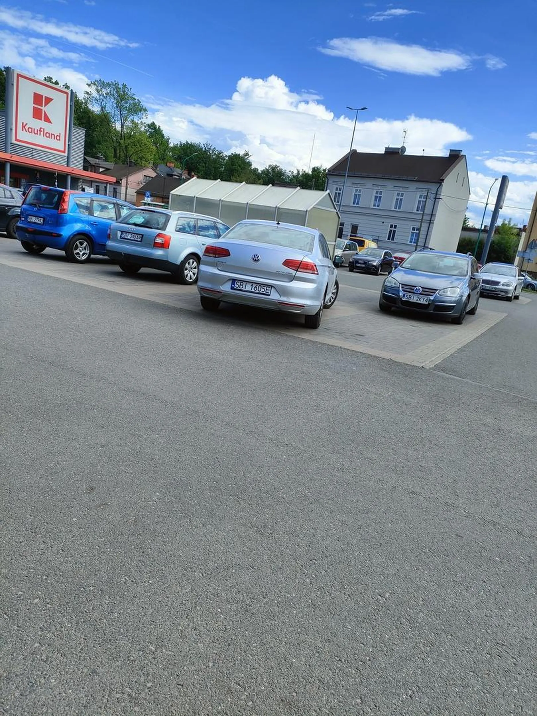 Niech nauczy się parkować