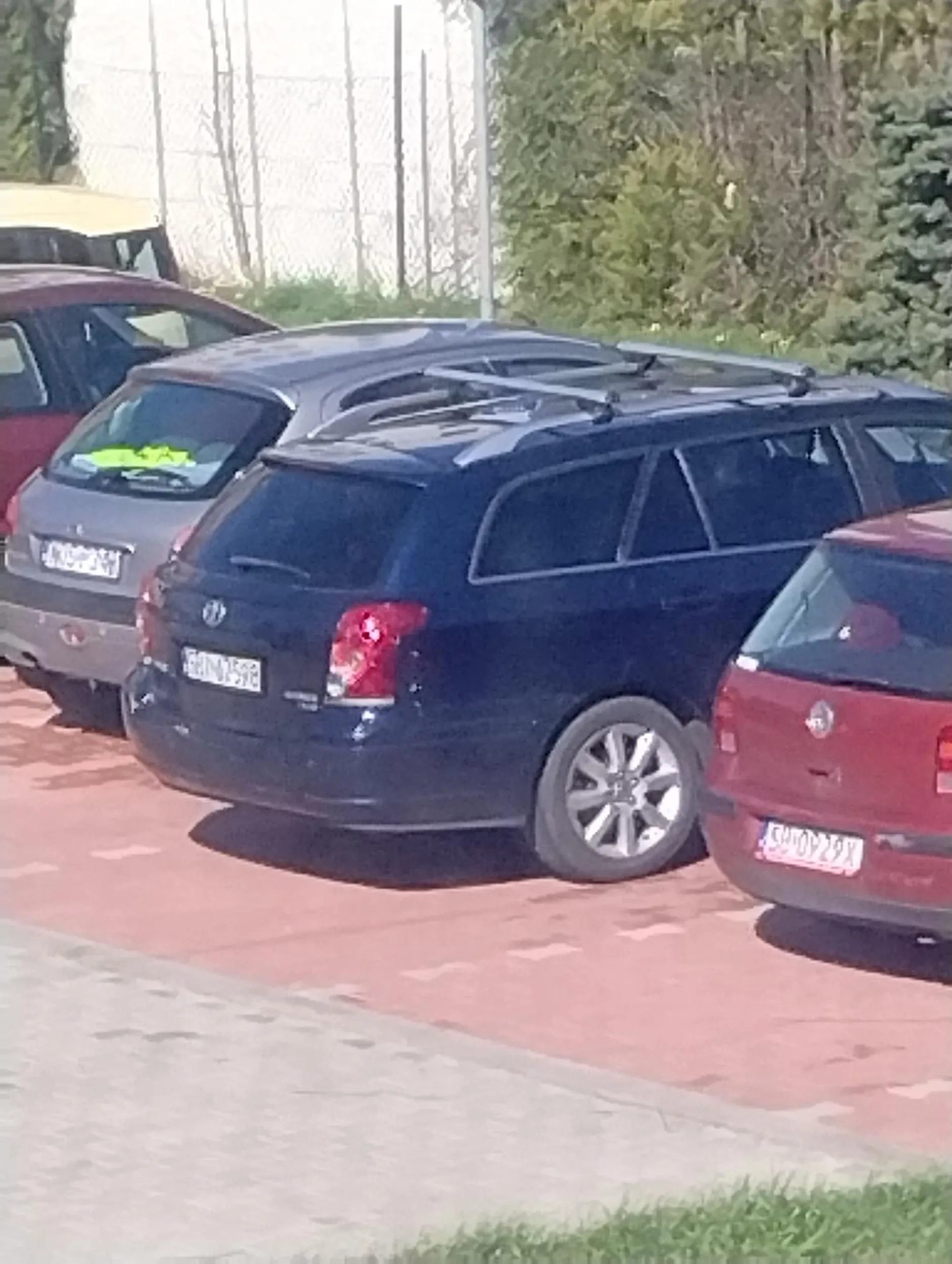 Nie potrafi parkować jeśli zobaczycie go na drodze uciekajcie jak najdalej 3 razy porysowane drzwi oraz wgniotka w zderzaku