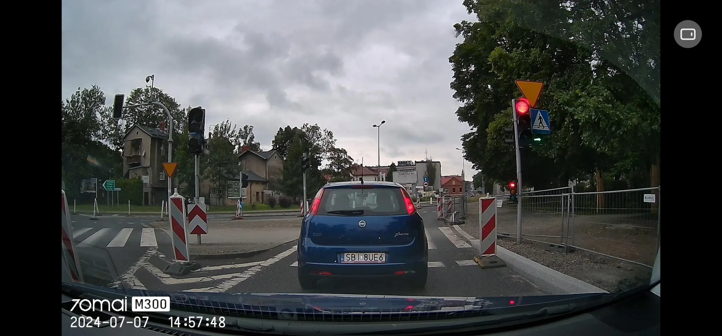 Zawalidroga nie wie do czego służy zielona strzałka i stoimy jak idioci czekając na zielone kolejne 5 minut