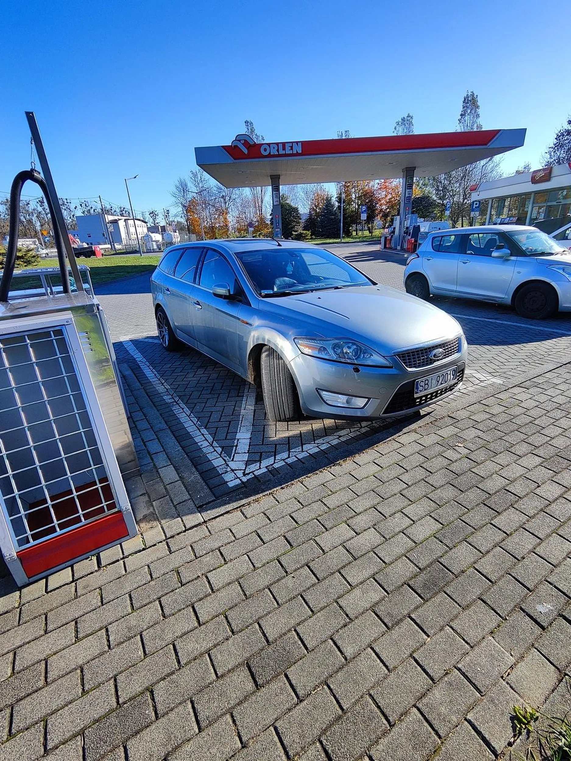 To nie jest parking. Przez ciebie ktoś nie mógł skorzystać z odkurzacza.