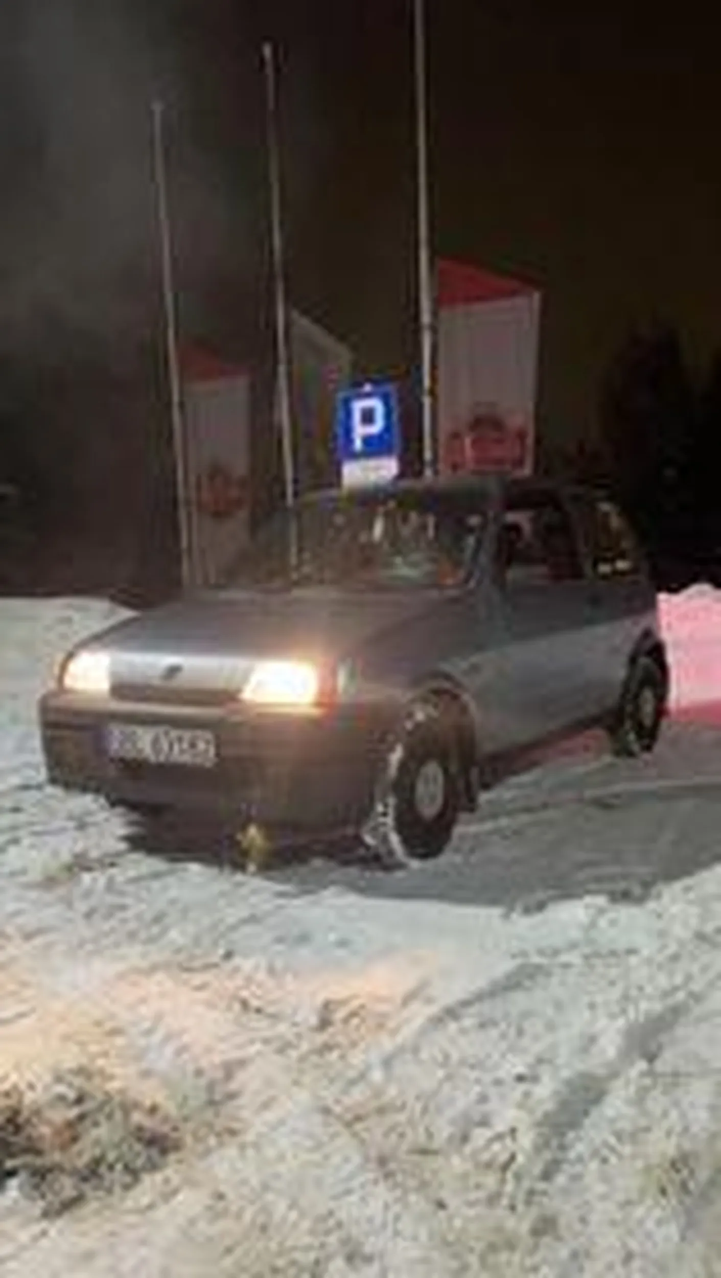 Jestem zachwycony kierowcą z Bojszow Nowych, który jeździ szarym Cinquecento z turbodoładowaniem i silnikiem Ferrari! ?? Ten kierowca ma nie tylko niesamowity styl jazdy, ale także piękny design malowania i doskonały tuning. ?? Doceniam jego pasję i zaangażowanie w dbanie o swój samochód. Niech dalej cieszy się bezpiecznymi i ekscytującymi podróżami! ?️?