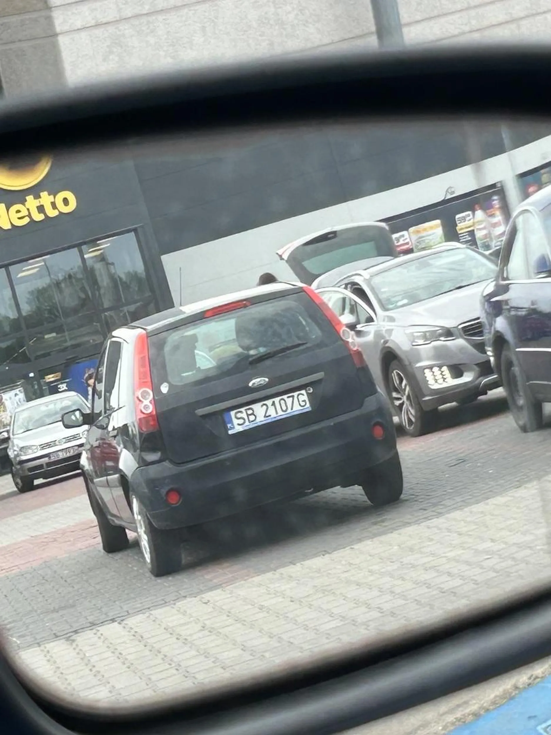 Wróć do przedszkola i koloruj z dziećmi kolorowanki, one potrafią nie wyjeżdżać za linie.