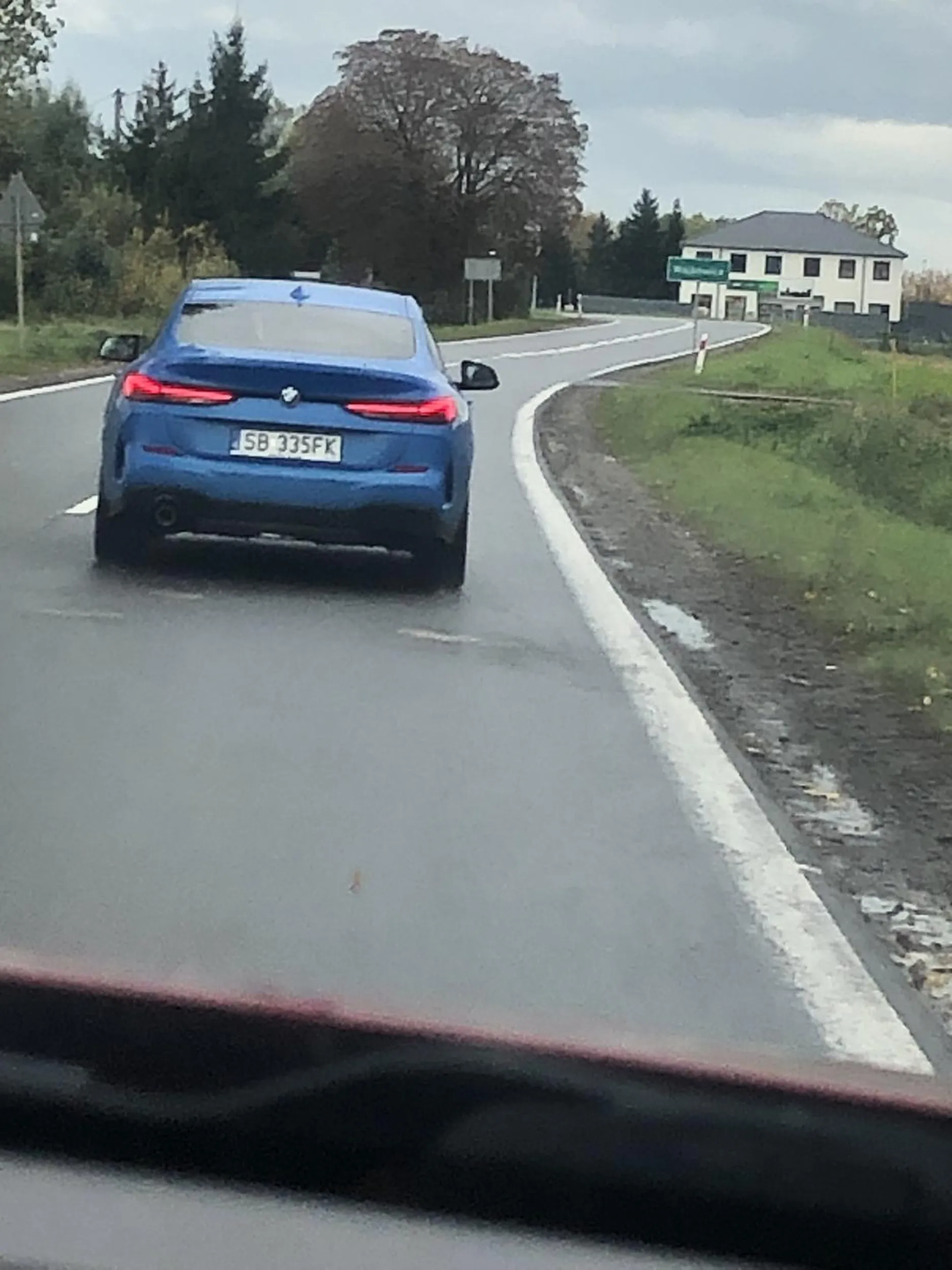 Naucz się jeździć a nie hamujesz co chwila na  pustej drodze z 90KM/h do 40