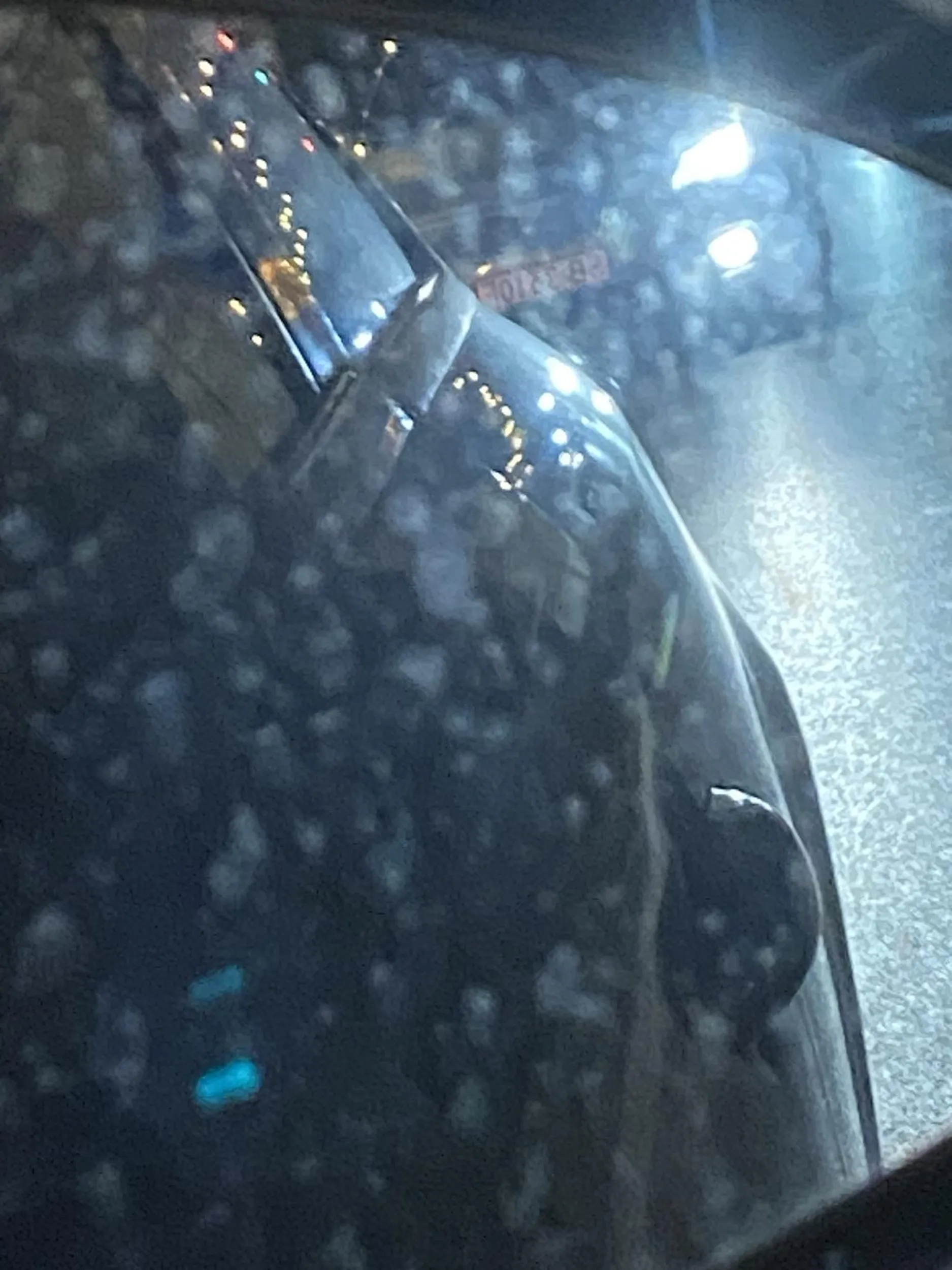 Chory pojeb Urażone ego po trabnieciu aby uniknąć wypadku Później śledził nas przez całe miasto oraz po całej dwupasmowej drodze Uważajcie kierowcy