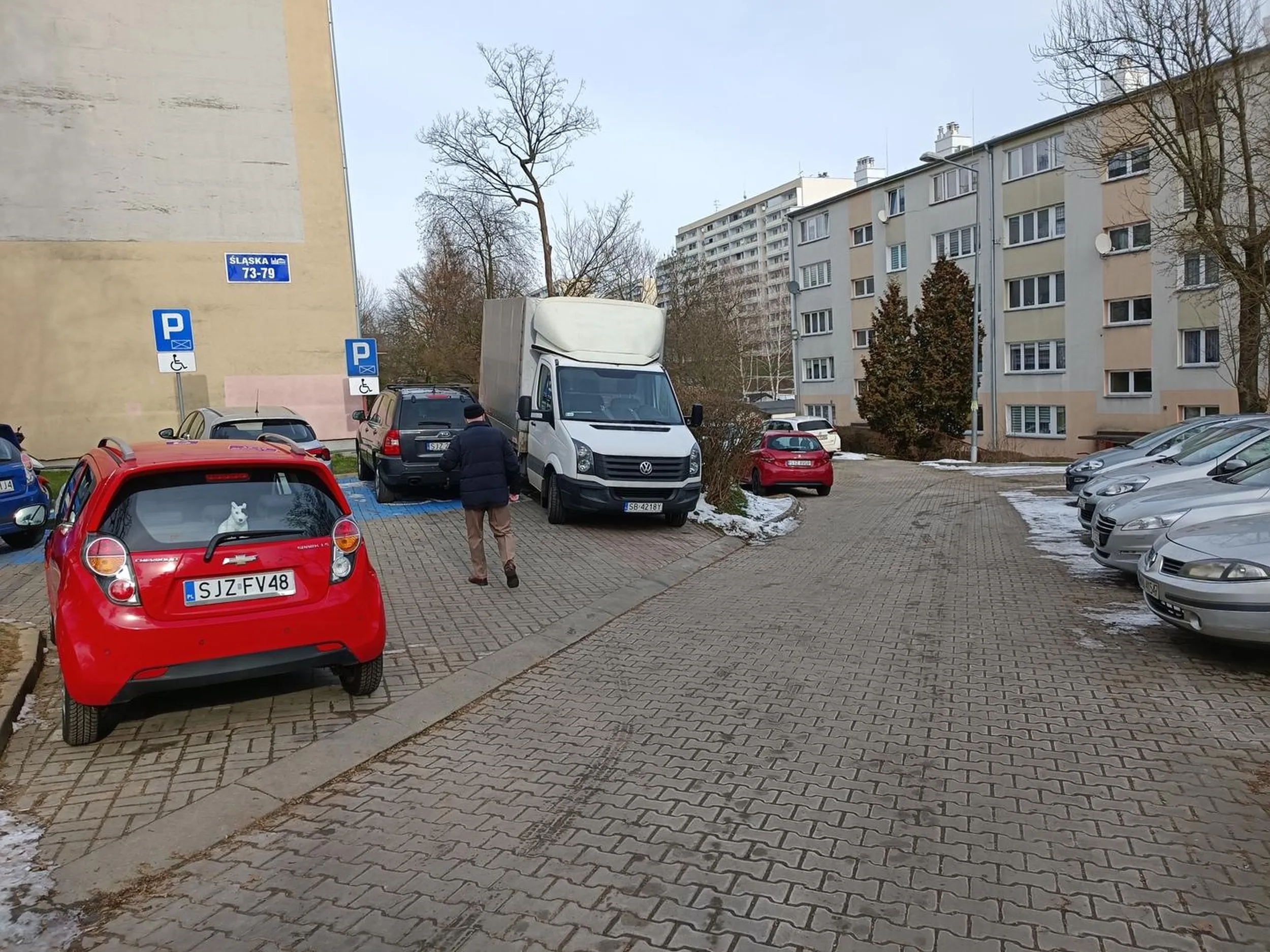 Do klatki d.bilu mogłeś wjechać.