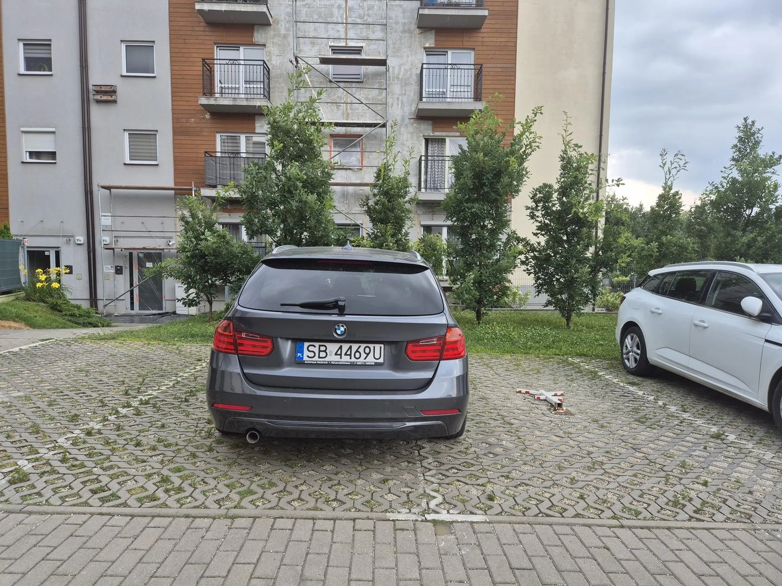 Gamoniu, nie staje się na zakazie i na pewno nie zajmując dwa prywatne miejsca.