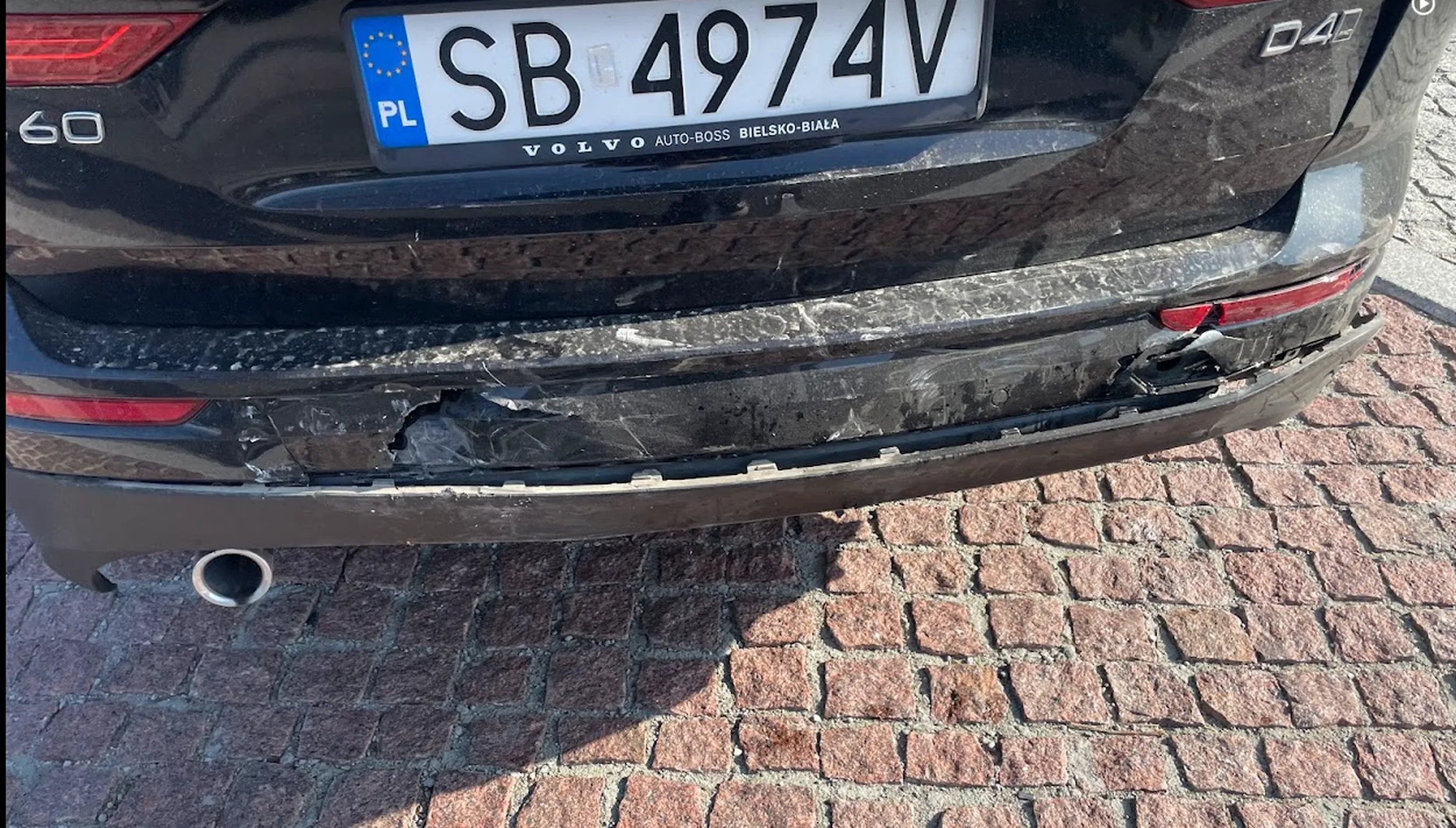 Wymusza odszkodowania na terenie bielska i okolic, wina wiadomo czyja, ale gdy w ciągu miesiąca ktoś tej pani wjechał w tył 4 razy to coś jest nie halo (za szkodę na zdjęciu Pani zgarnęła prawie 70tyś złotych)