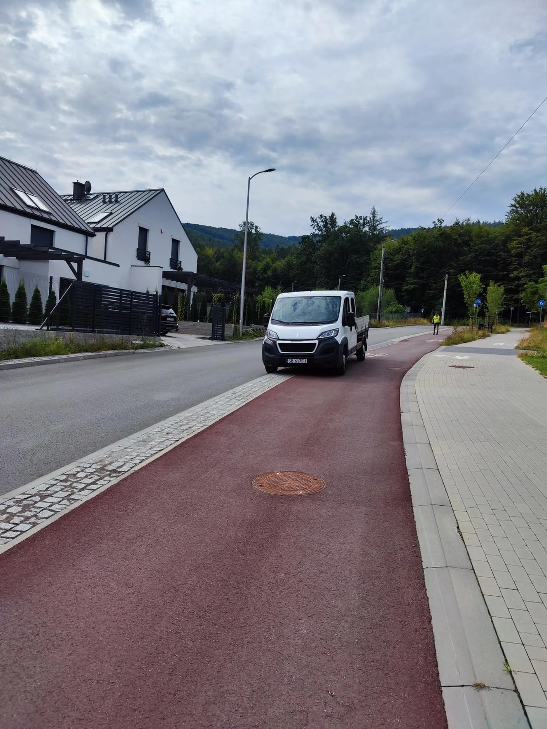 Od parkowania jest DDR, bo przecież nie posesja, na której wykonuje się pracę.