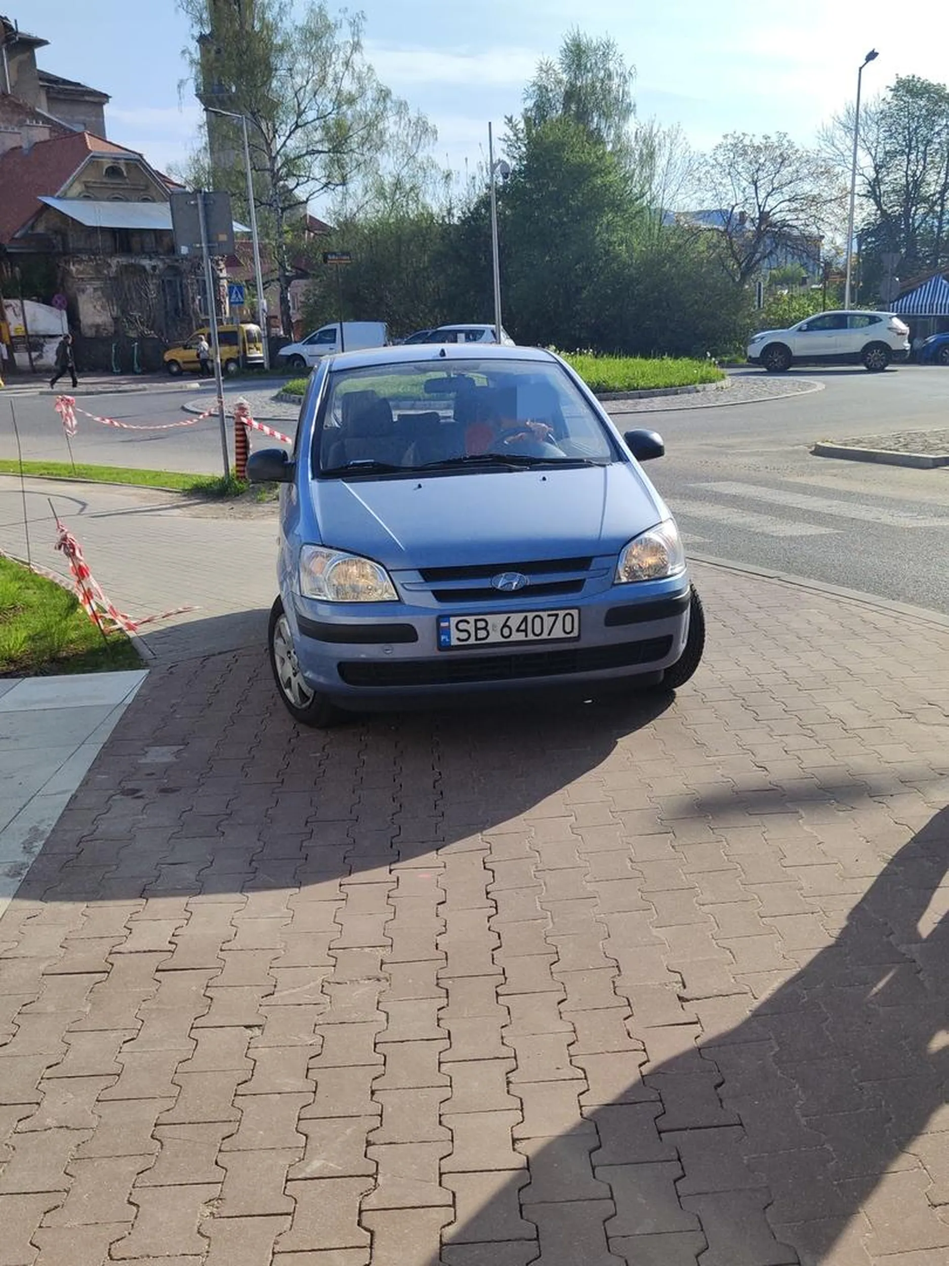 "Na emeryturze mam dużo czasu, by robić to, co kocham, czyli jeździć po chodniku"