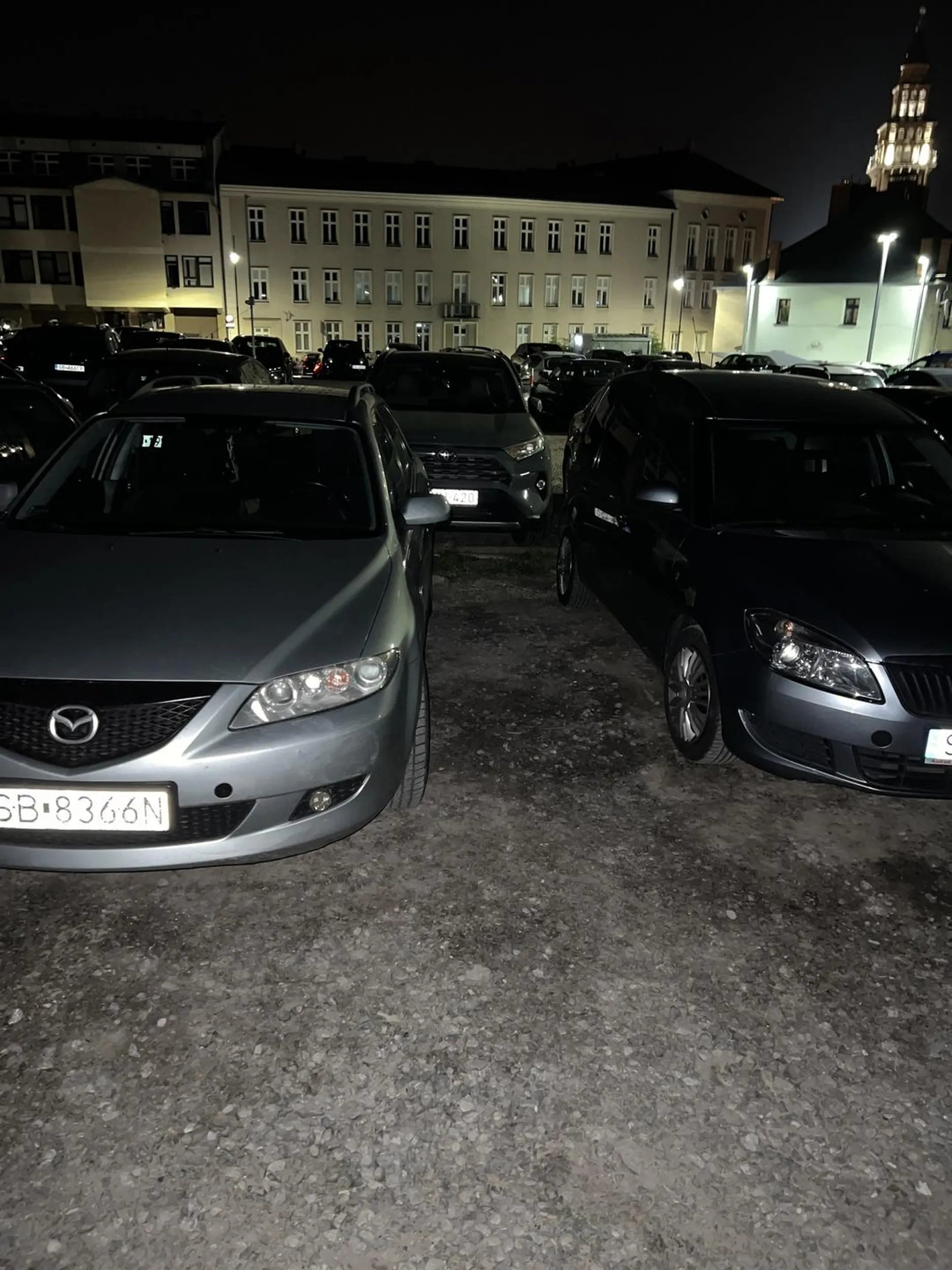 Mam nadzieję że ktoś tobie też tak stanie na parkingu że będziesz musiał wchodzić drzwiami pasażera :)